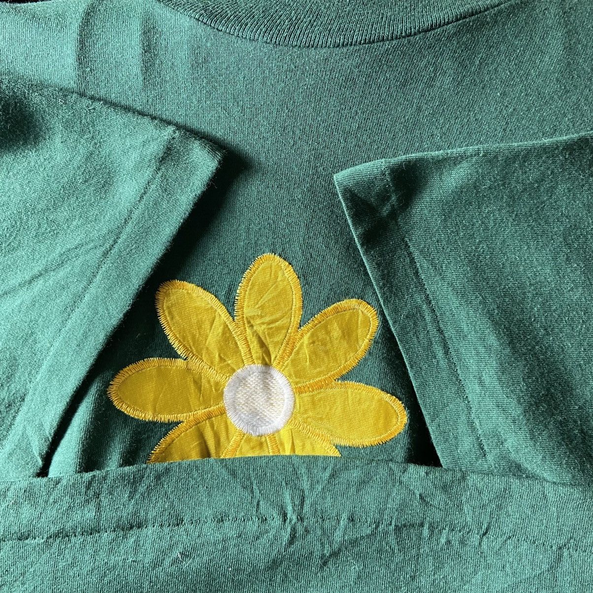 Vintage Vintage 90s Sun Flower Embroidery Single Stitch T-Shirt Size US XXL / EU 58 / 5 - 2 Thumbnail