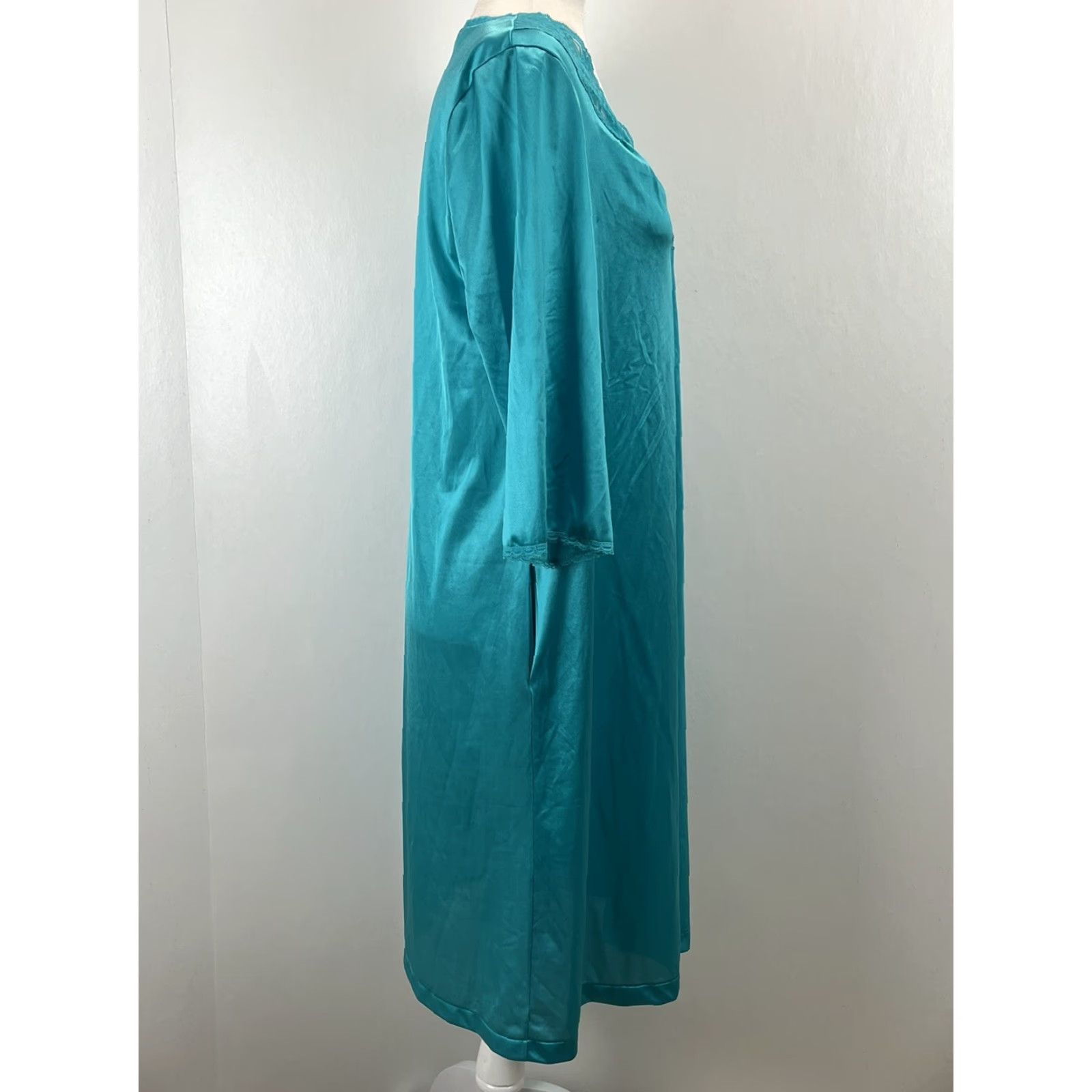 Vintage Vtg Vanity Fair Nylon Nightgown Robe Sz Small GUC Full Snap Lace Trim Made In US Size ONE SIZE - 4 Thumbnail