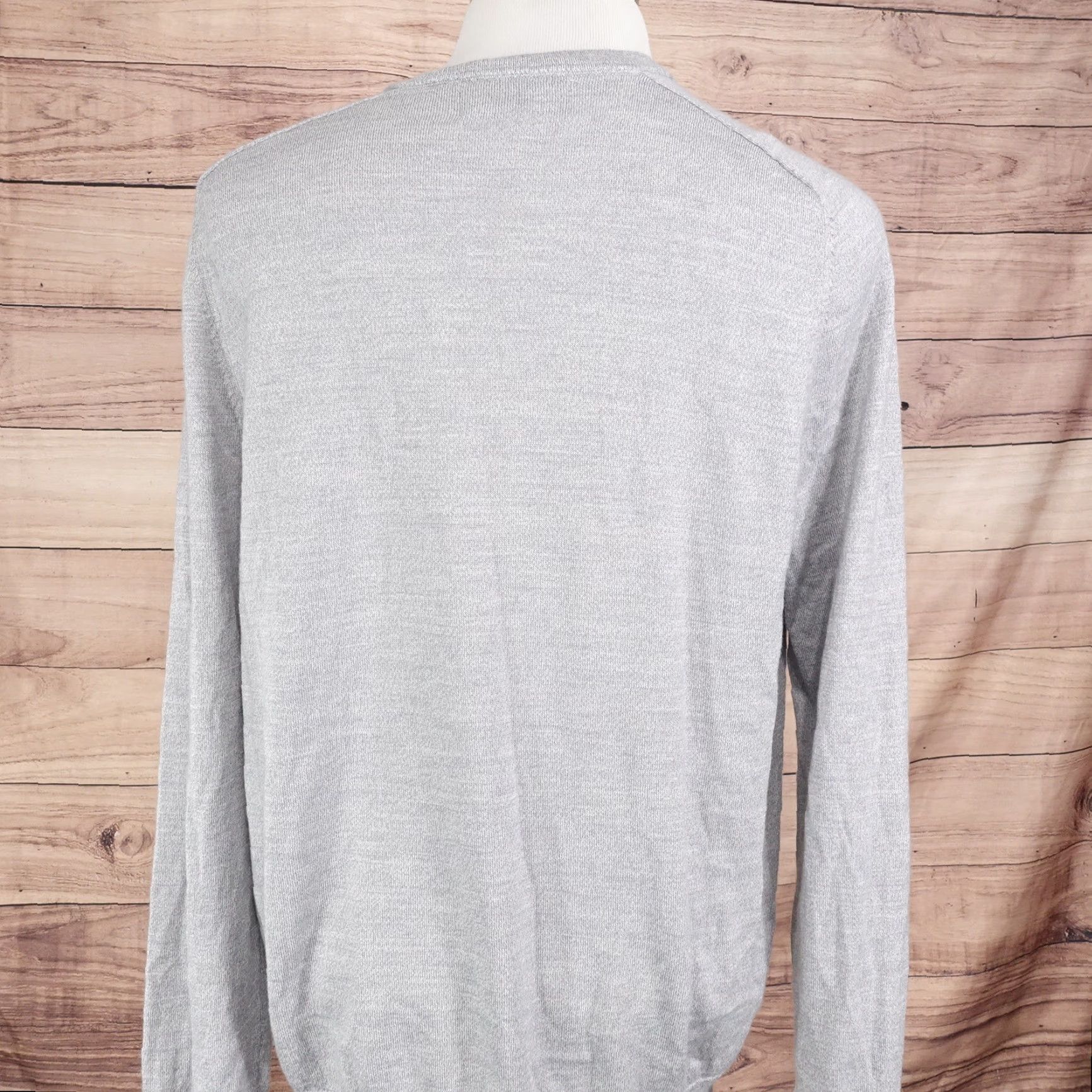 Banana Republic Vintage Banana Republic Wool Sweater V-Neck Pullover Adult XL Gray Classic Buttonless Casual Size US XL / EU 56 / 4 - 4 Thumbnail
