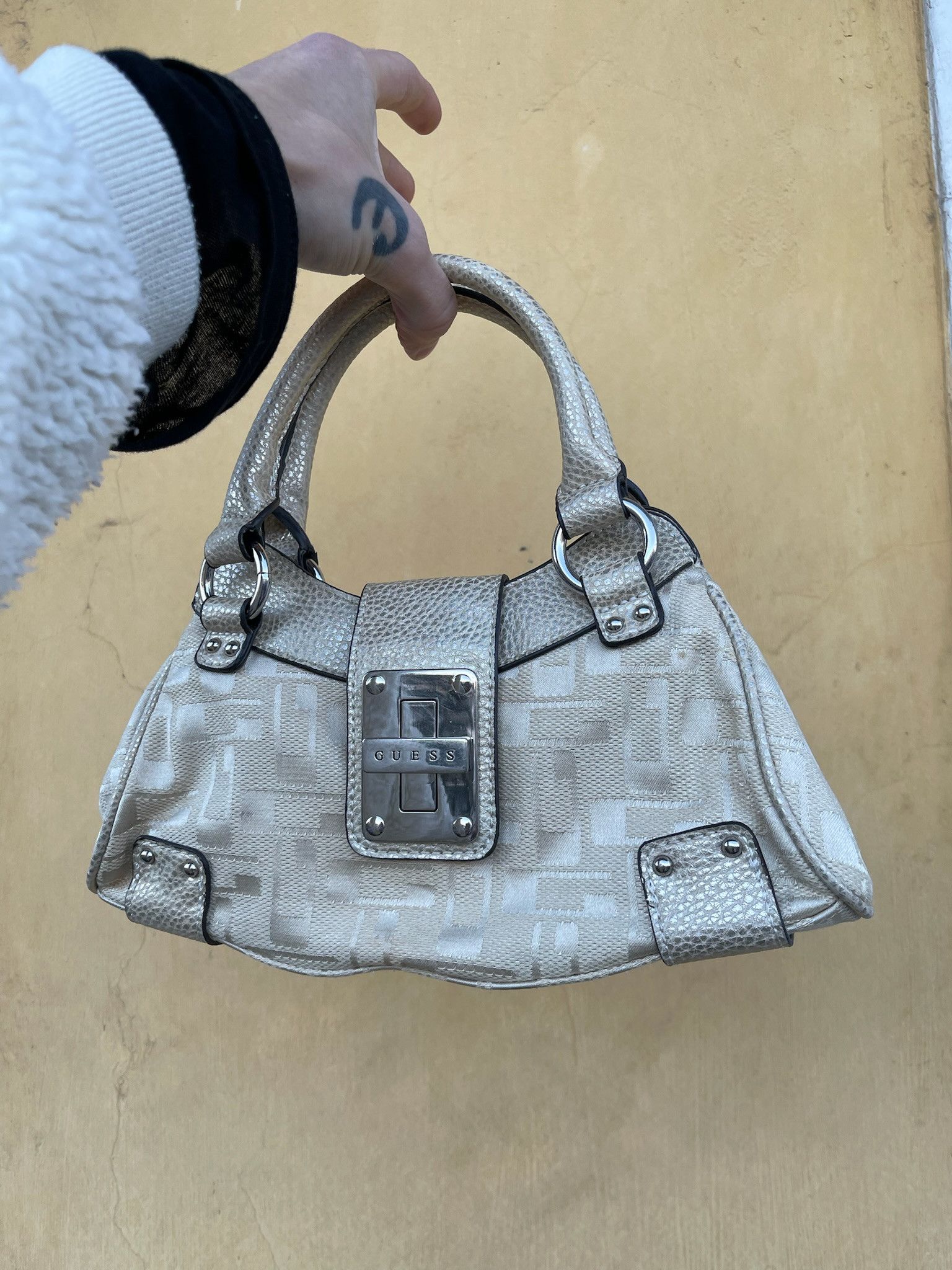 Guess Vintage Handbag GUESS monogram y2k Size ONE SIZE - 14 Thumbnail