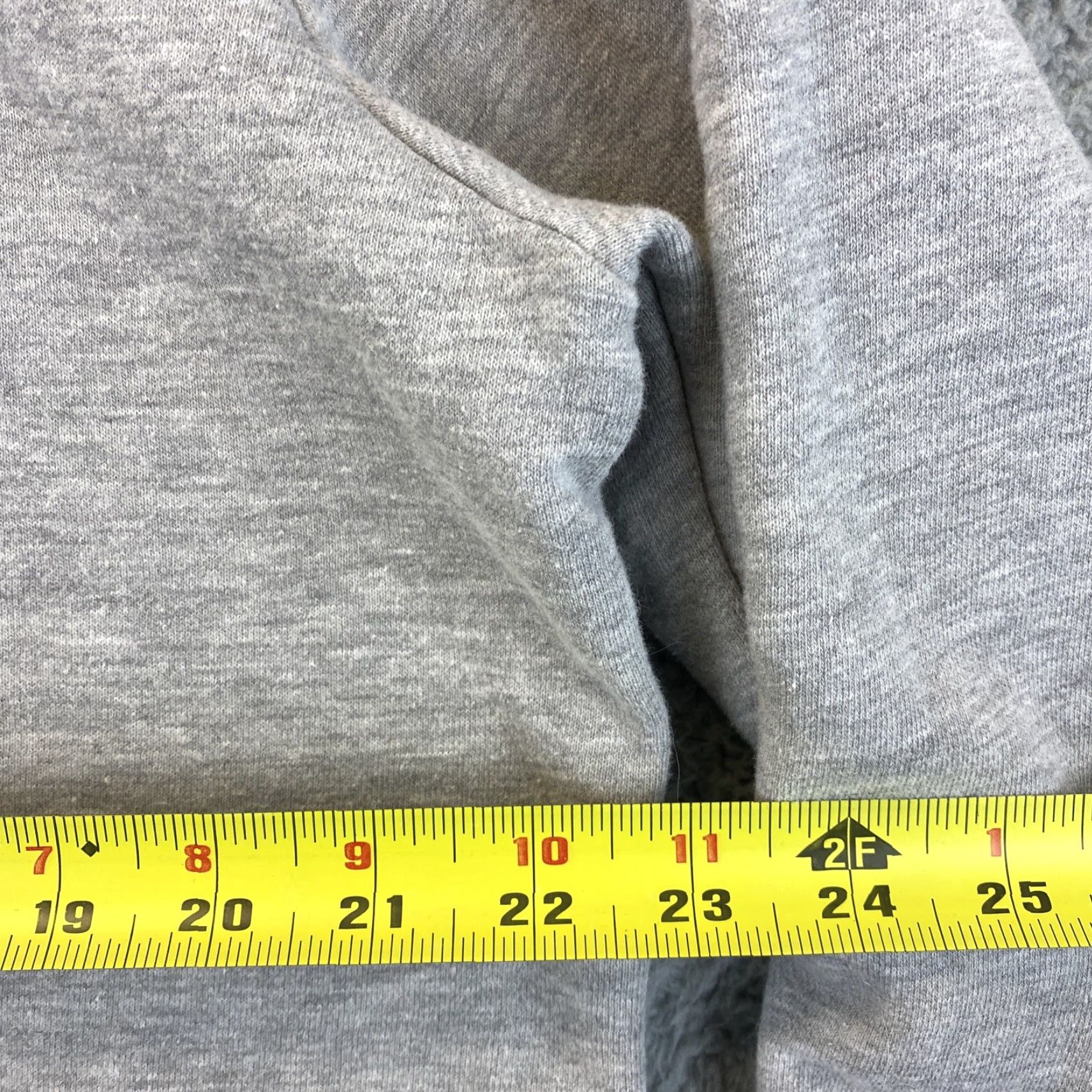 Champion Champion Sweatshirt Men’s Large Crew Neck Gray French Terry Pullover, Champion Brand, Logo, All Seasons, Cotton Blend, Regular Fit Size US L / EU 52-54 / 3 - 4 Thumbnail