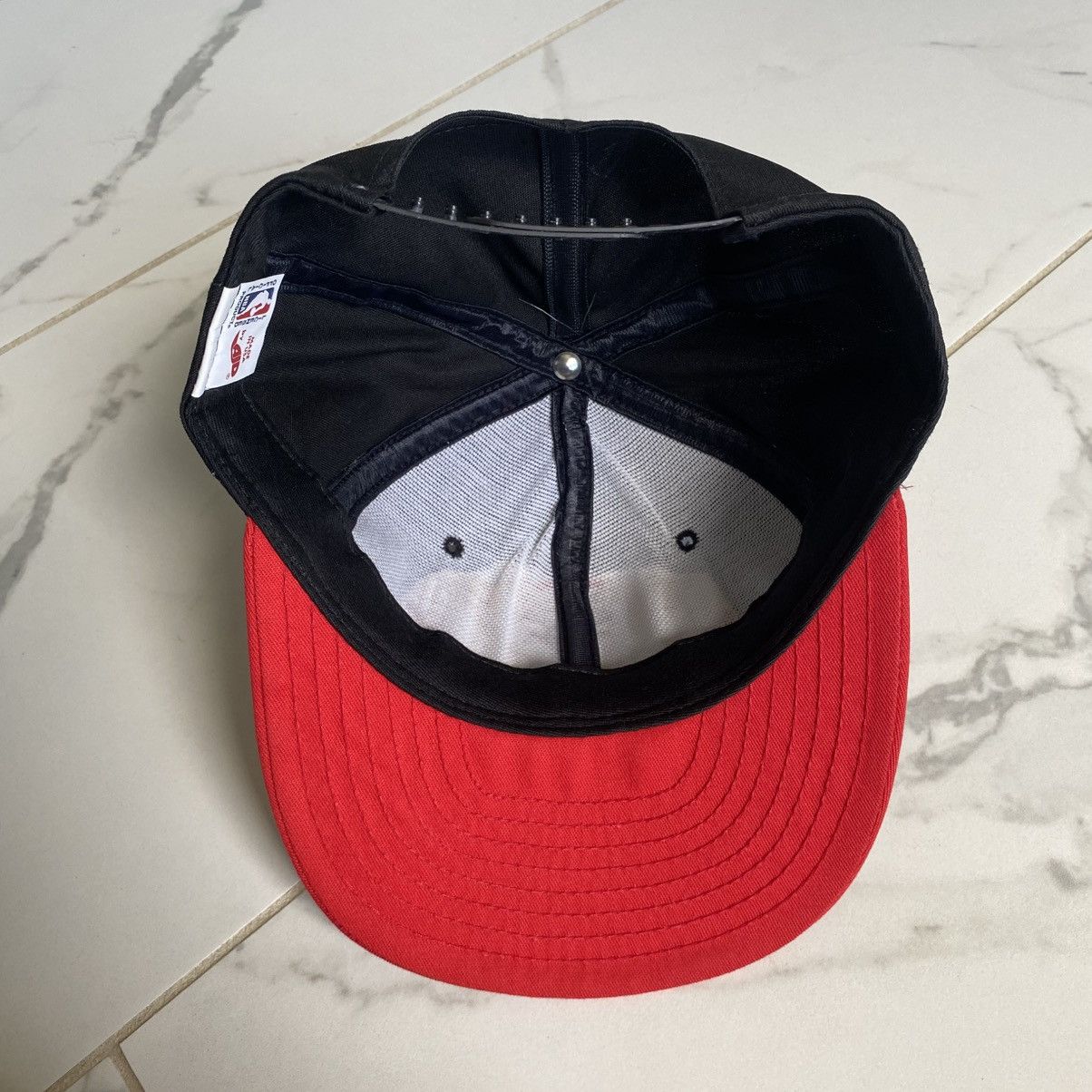 Vintage Vintage 1991-1992 Chicago Bulls Back To Back Champions Hat Size ONE SIZE - 6 Thumbnail