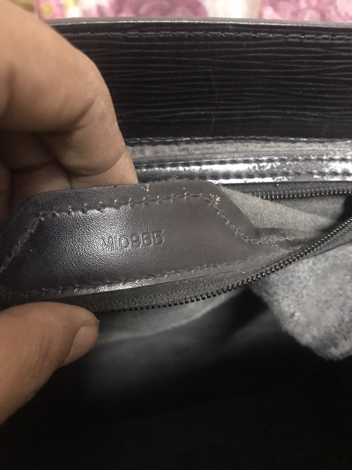 Louis Vuitton × Vintage Authentic Louis Vuitton Epi Sac Plat Handbag Size ONE SIZE - 4 Thumbnail