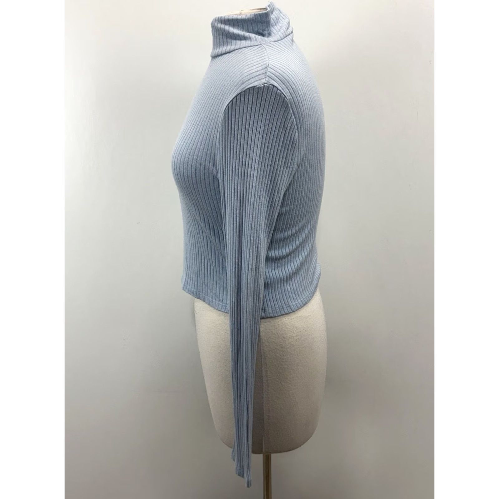 Reformation Reformation Valeria Crop Turtleneck Sweater Women’s L Blue Ribbed Stretch Pullover Mock Neck Size L / US 10 / IT 46 - 2 Thumbnail