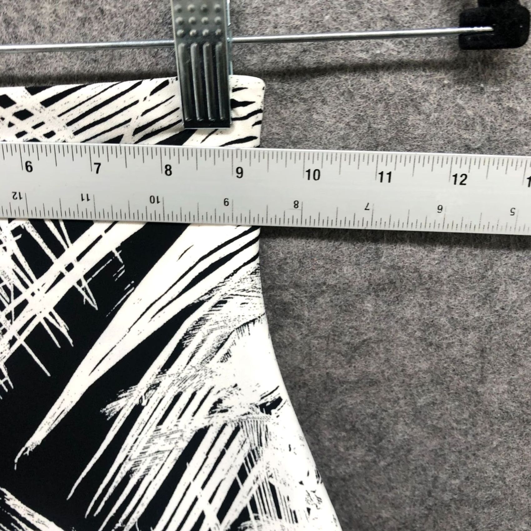 Norma Kamali Norma Kamali High Waisted Printed Shorts Womens XXS Black White Flounce Palm Size 24" / US 00 / IT 34 - 5 Thumbnail