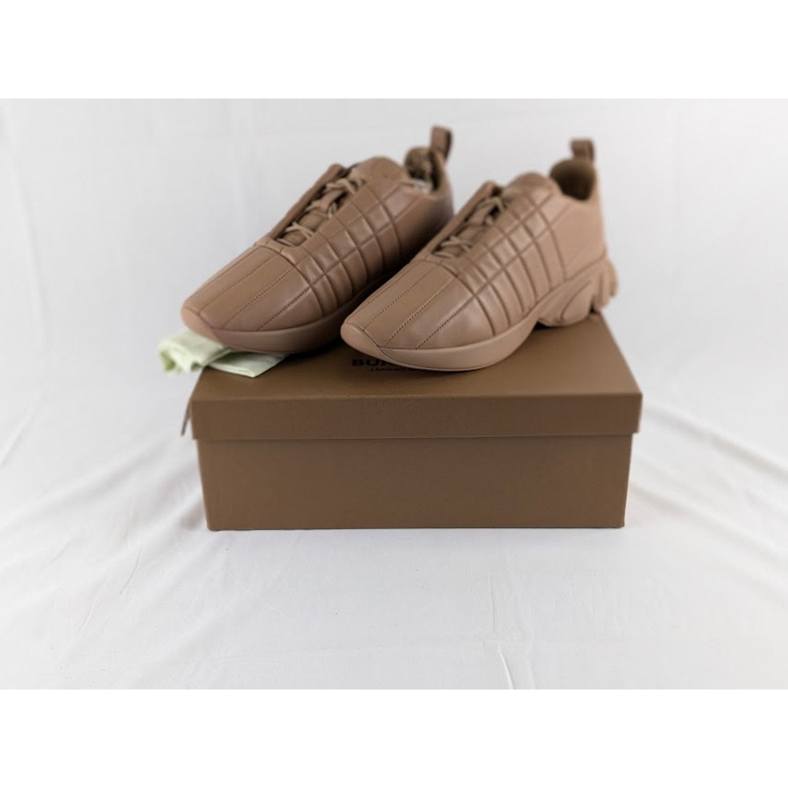 Burberry o1rshd1 Low Top Sneaker on Rubber Sole in Dark Biscuit Size US 10 / EU 43 - 11 Thumbnail
