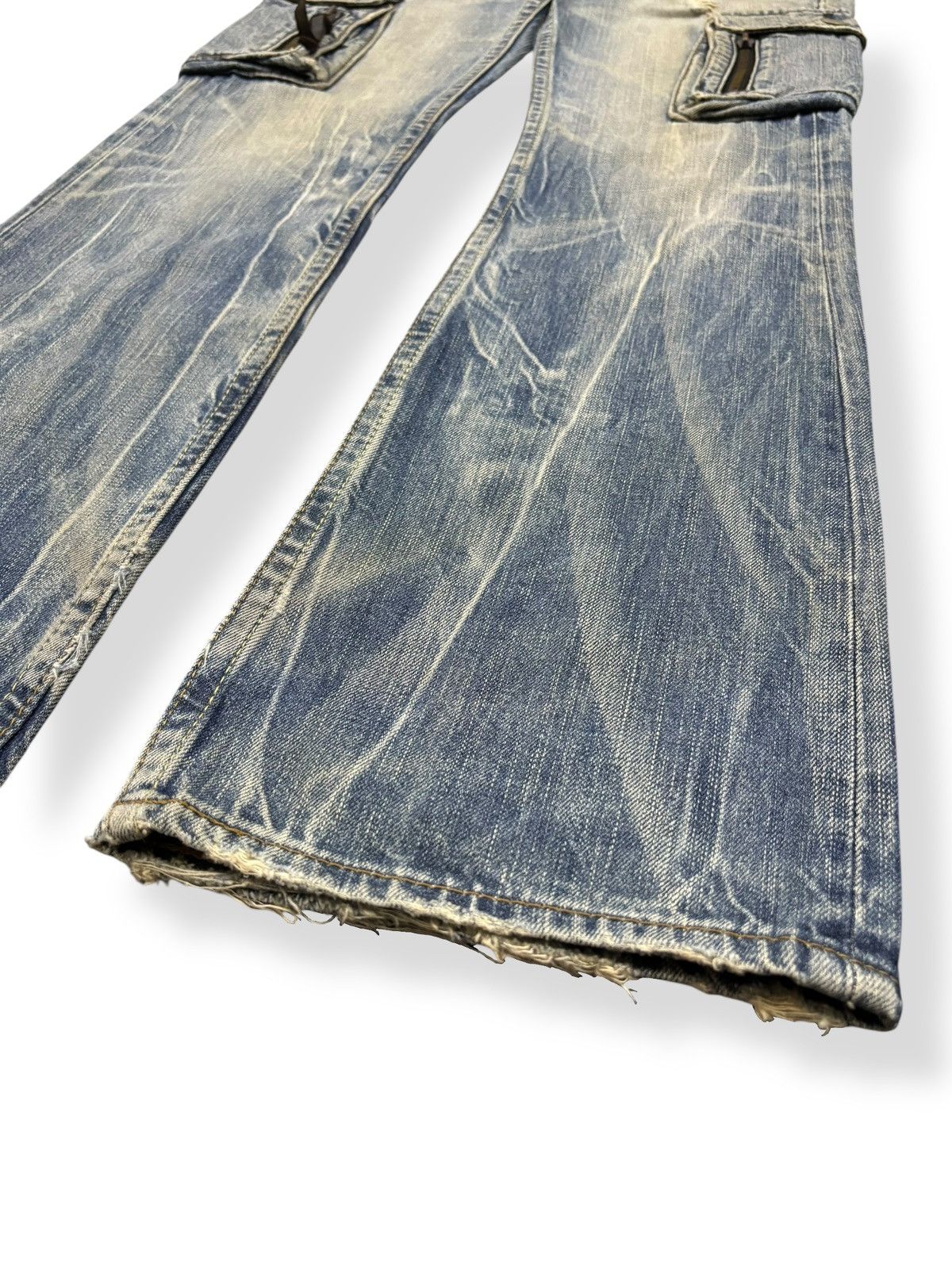 Levi's Vintage Levis 507 Cracked Wash Flare Distressed Cargo Jeans Size US 29 - 10 Thumbnail