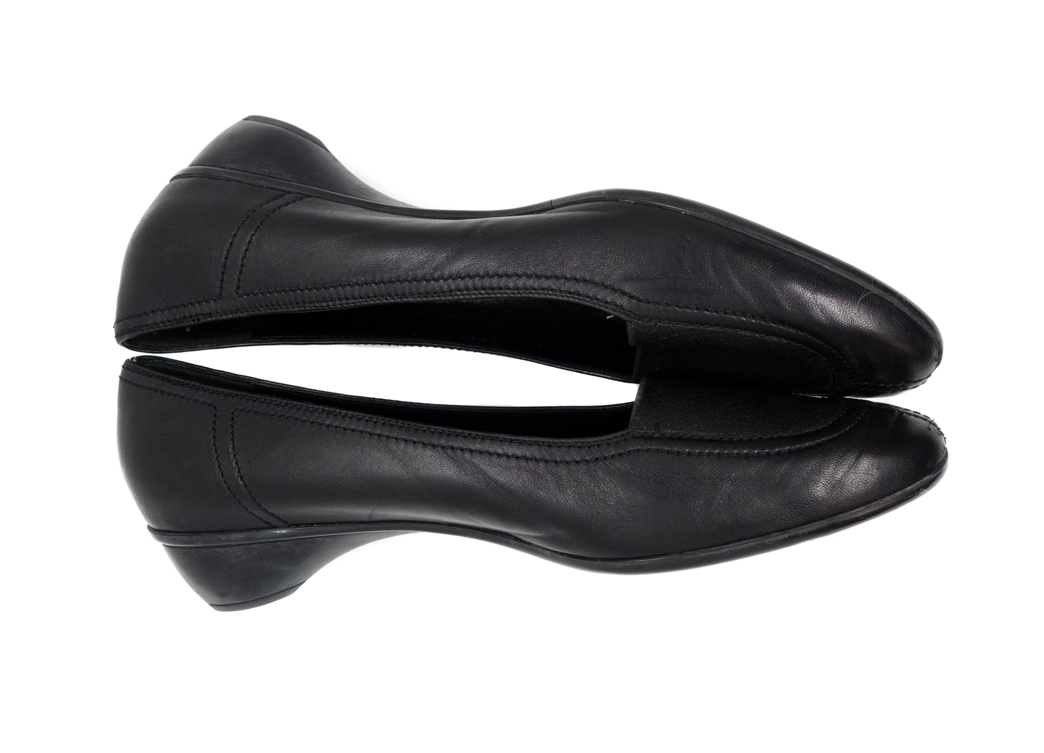 Salvatore Ferragamo Boutique Leather Low Wedge Heel Pumps with Elastic Panel Toe Size US 7 / IT 37 - 4 Thumbnail