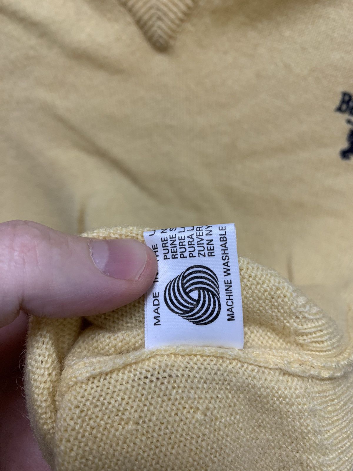 Burberry Burberrys vintage sweater V lambswool M sz yellow Size US M / EU 48-50 / 2 - 5 Thumbnail