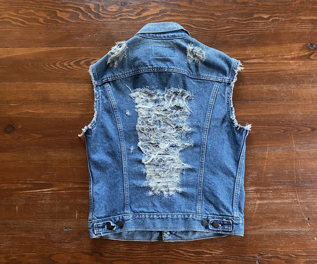 Levi's Vintage 80’s Levi’s Distressed Thrash Style Denim Jean Vest Size US S / EU 44-46 / 1 - 2 Thumbnail