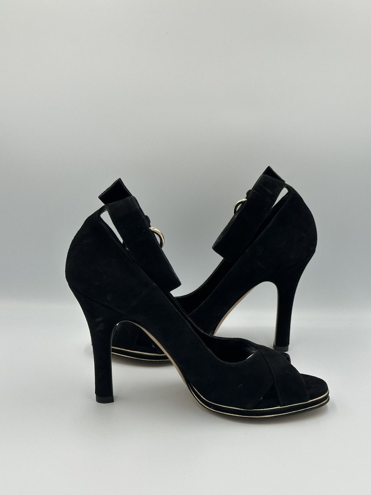 Gucci Gucci classy suede heels with box Size US 7 / IT 37 - 8 Thumbnail