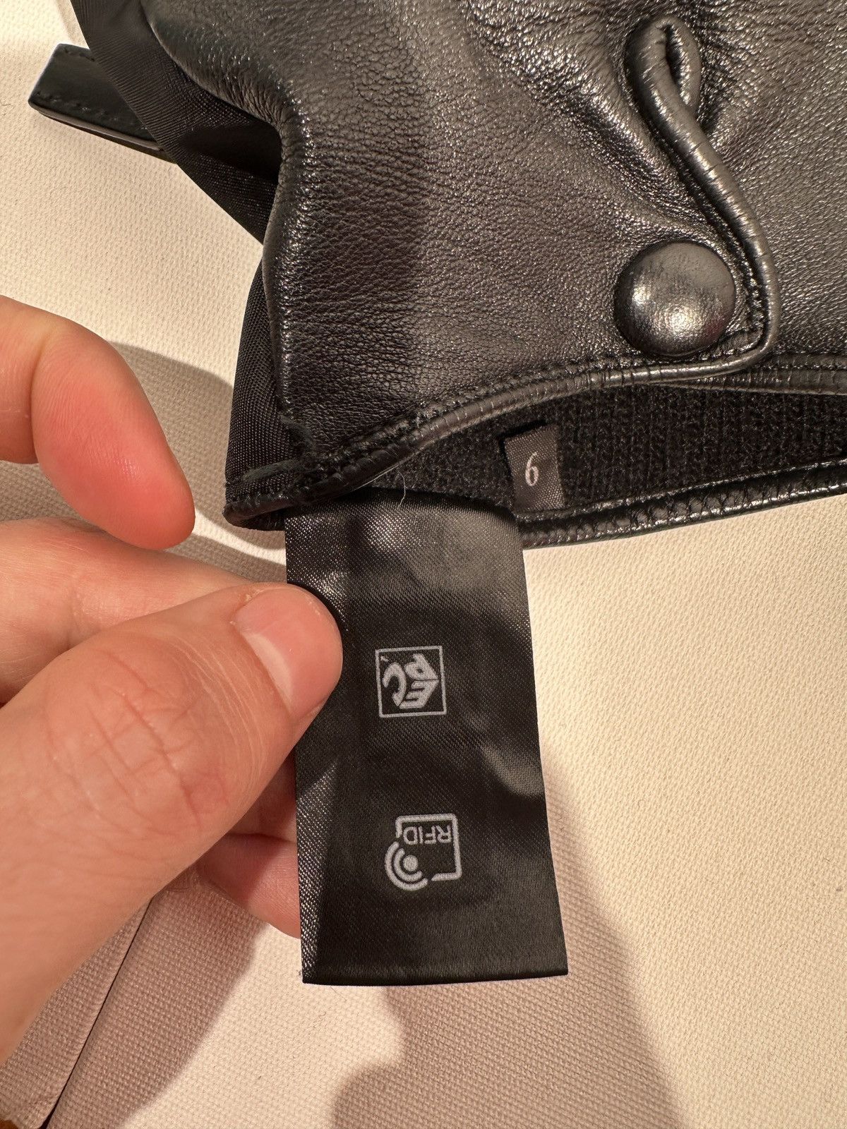 Prada Prada Triangle Pouch Gloves Size ONE SIZE - 5 Thumbnail