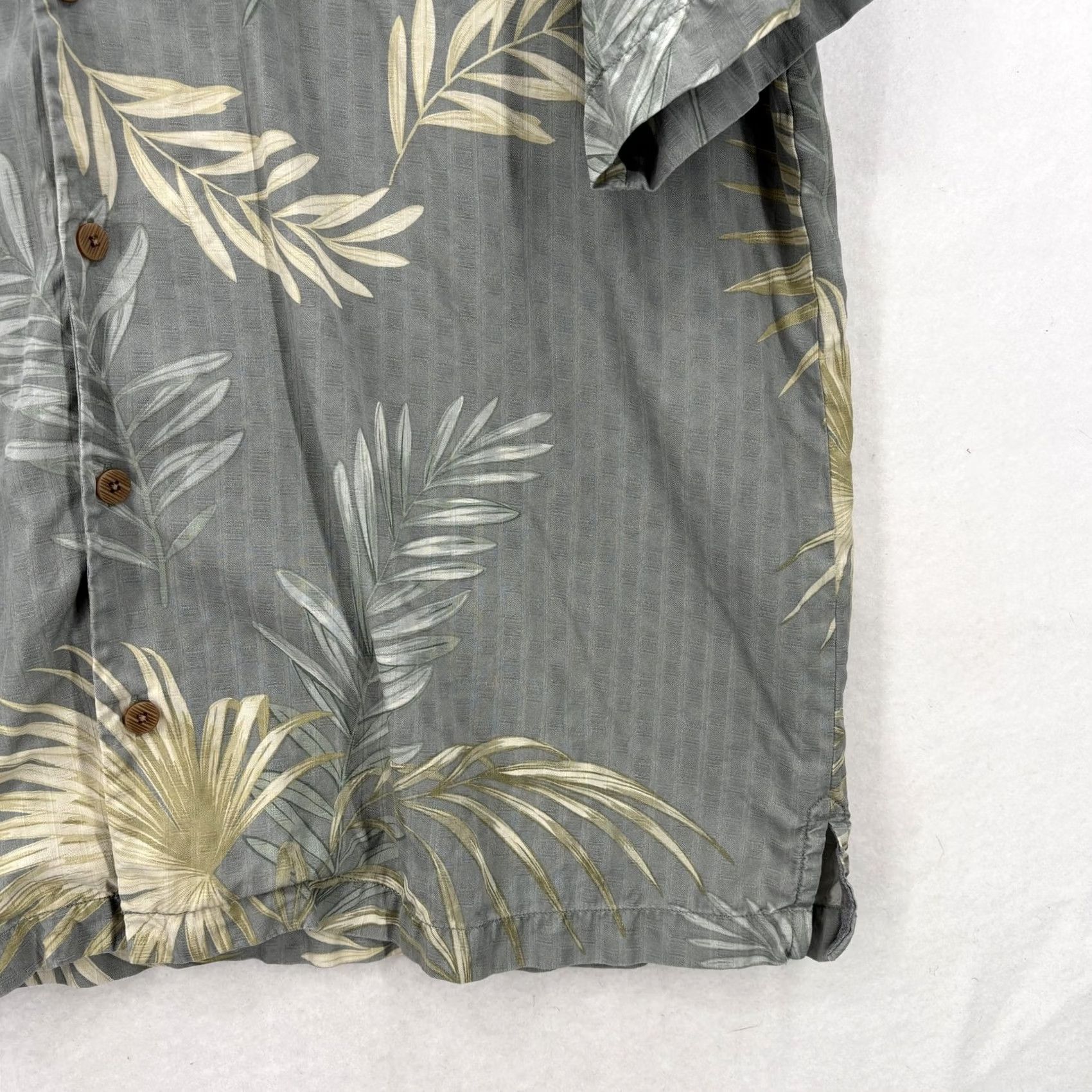 Tommy Bahama Tommy Bahama Shirt Mens XL Gray Silk Palm Leaf Hawaiian Tropical Camp Button Short Sleeve Relaxed Fit Pocket Beach Size US XL / EU 56 / 4 - 3 Thumbnail