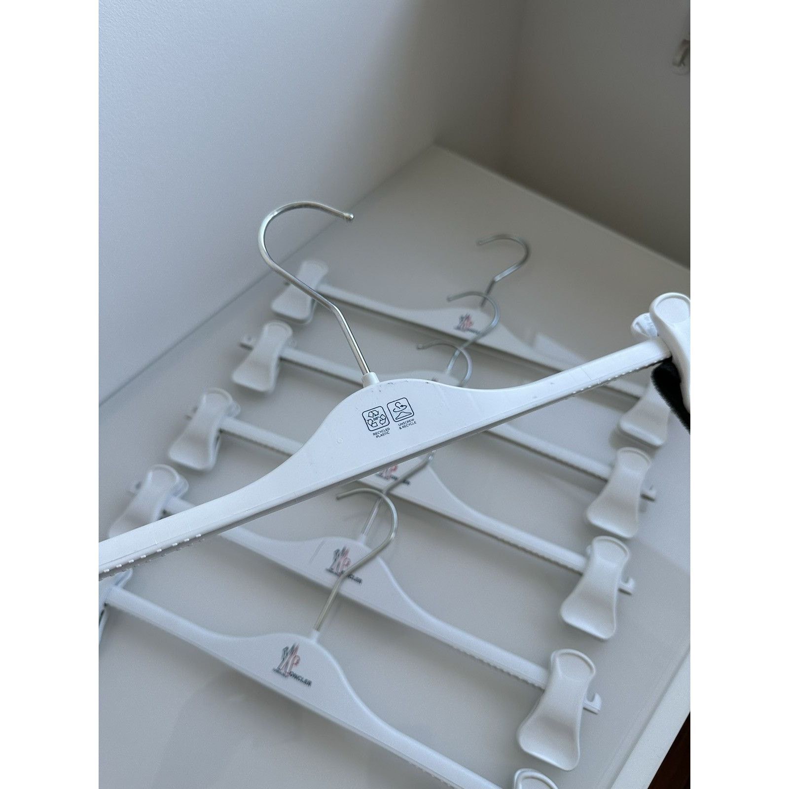 Moncler Moncler Grenoble made in italy plastic white hangers Size ONE SIZE - 9 Thumbnail