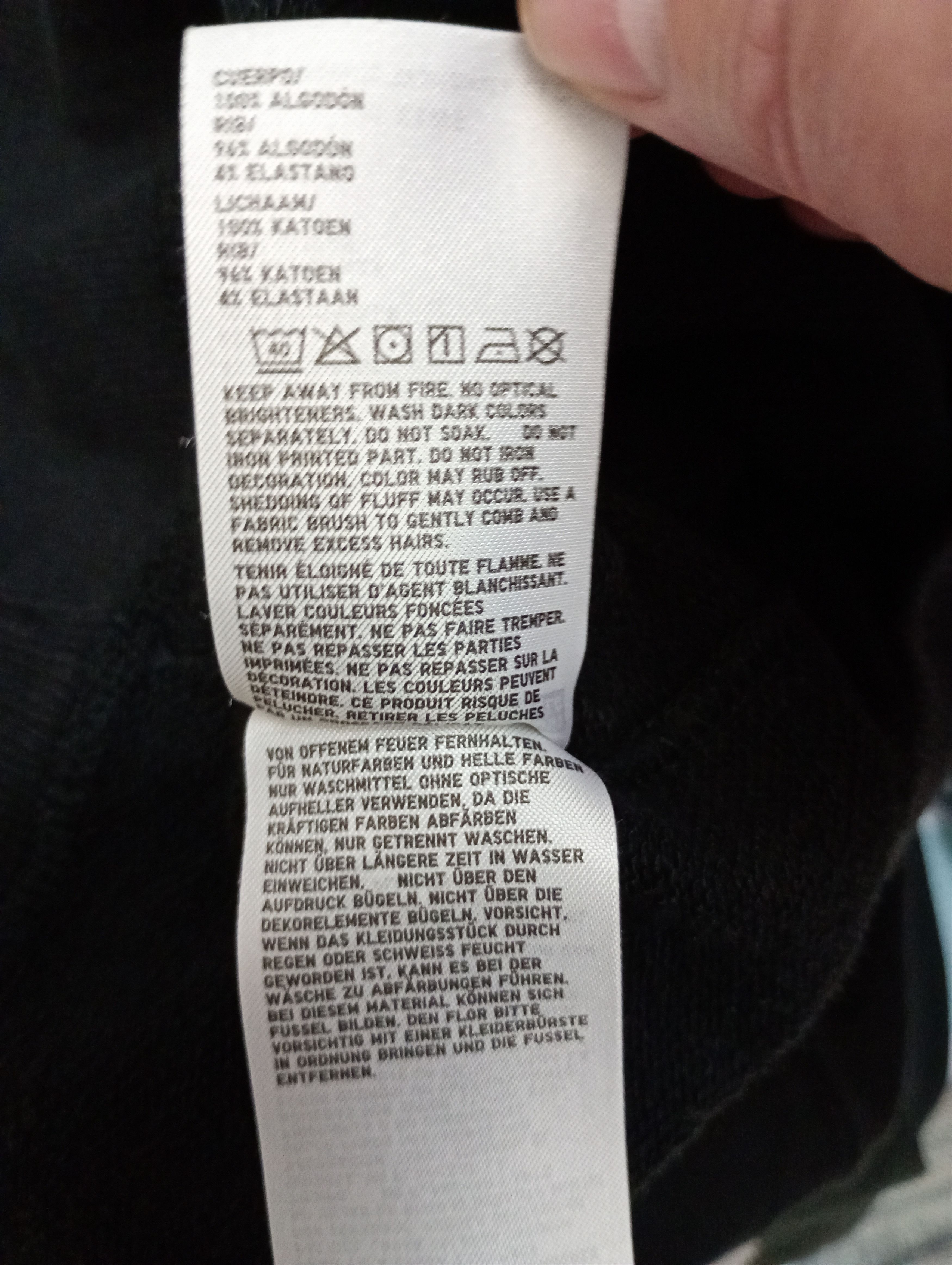 Kaws × Peanuts Peanuts x Uniqlo x Kaws Sweatshirt Size US S / EU 44-46 / 1 - 12 Thumbnail