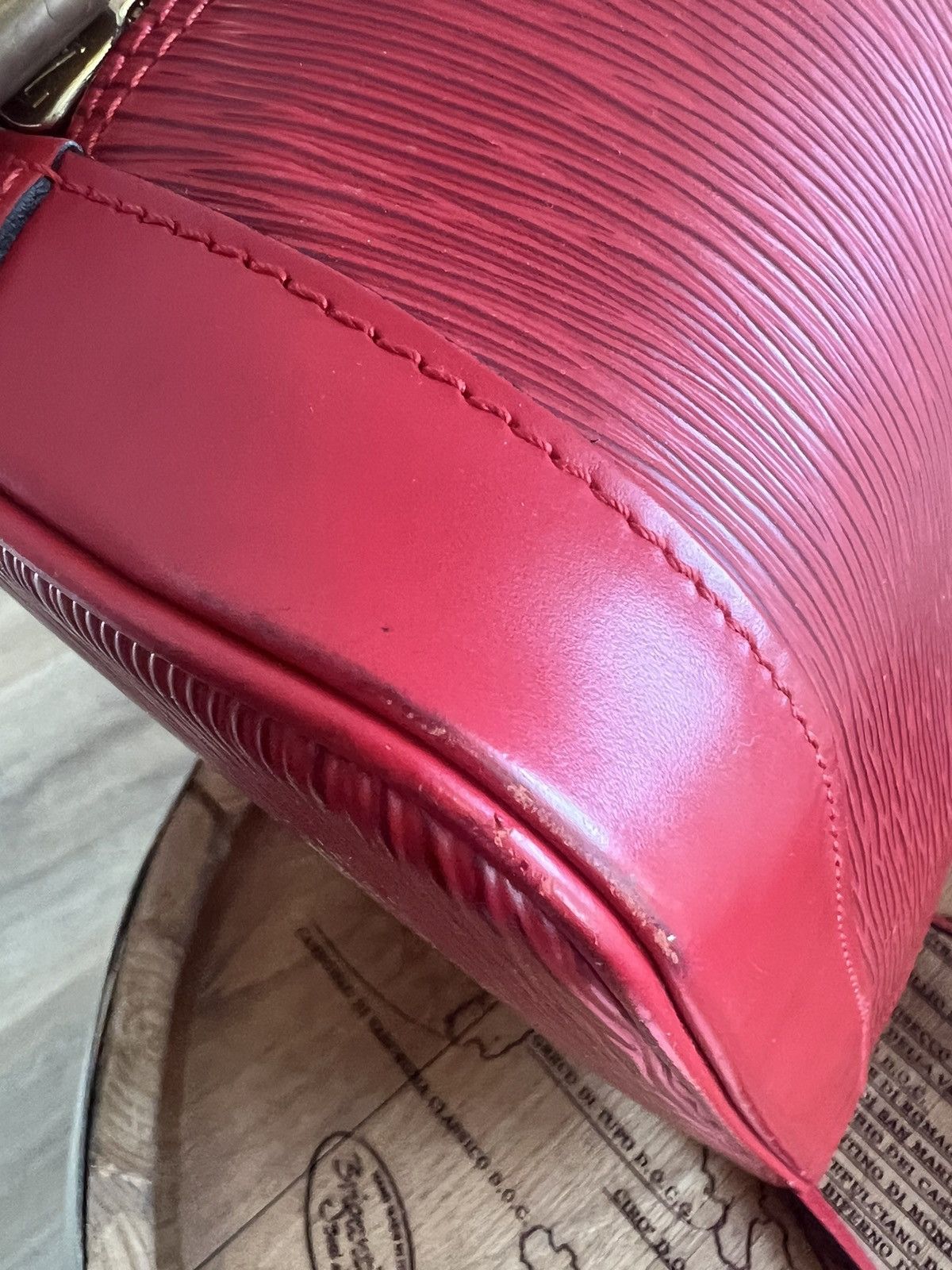 Louis Vuitton Louis Vuitton Red Epi Alma Size ONE SIZE - 9 Thumbnail