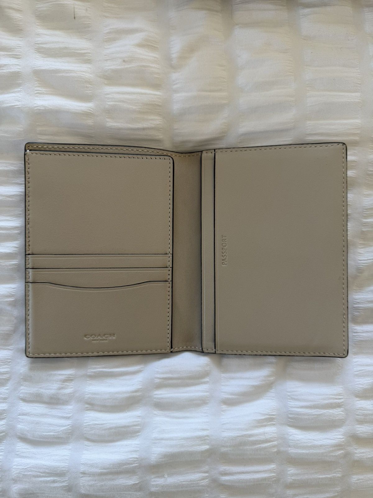 Coach Coach Passport Holder Cover White Gray Size ONE SIZE - 2 Thumbnail