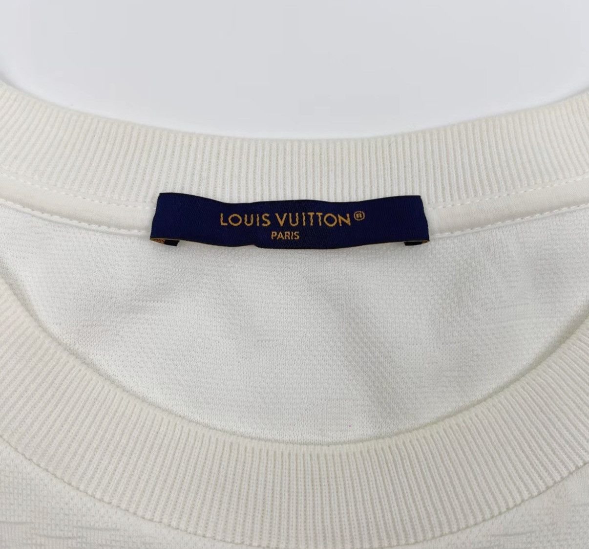 Louis Vuitton Louis Vuitton Embossed Print Short Sleeve T-shirt K12 Size US XL / EU 56 / 4 - 3 Thumbnail