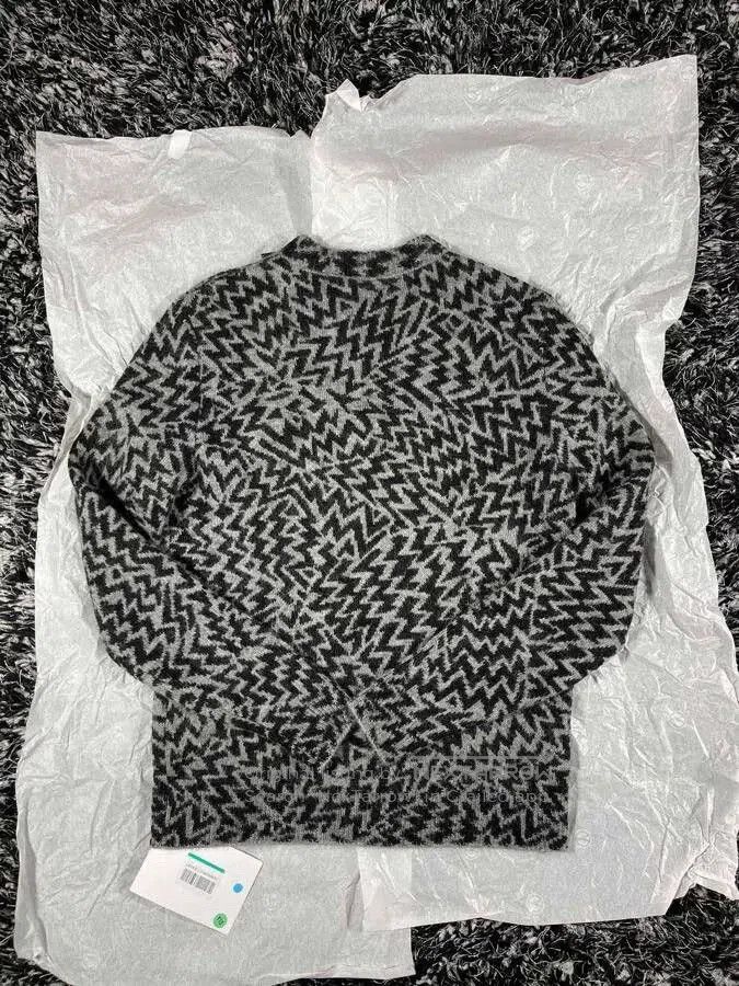 Yves Saint Laurent black and gray zigzag patterned sweater. Size US S / EU 44-46 / 1 - 2 Thumbnail