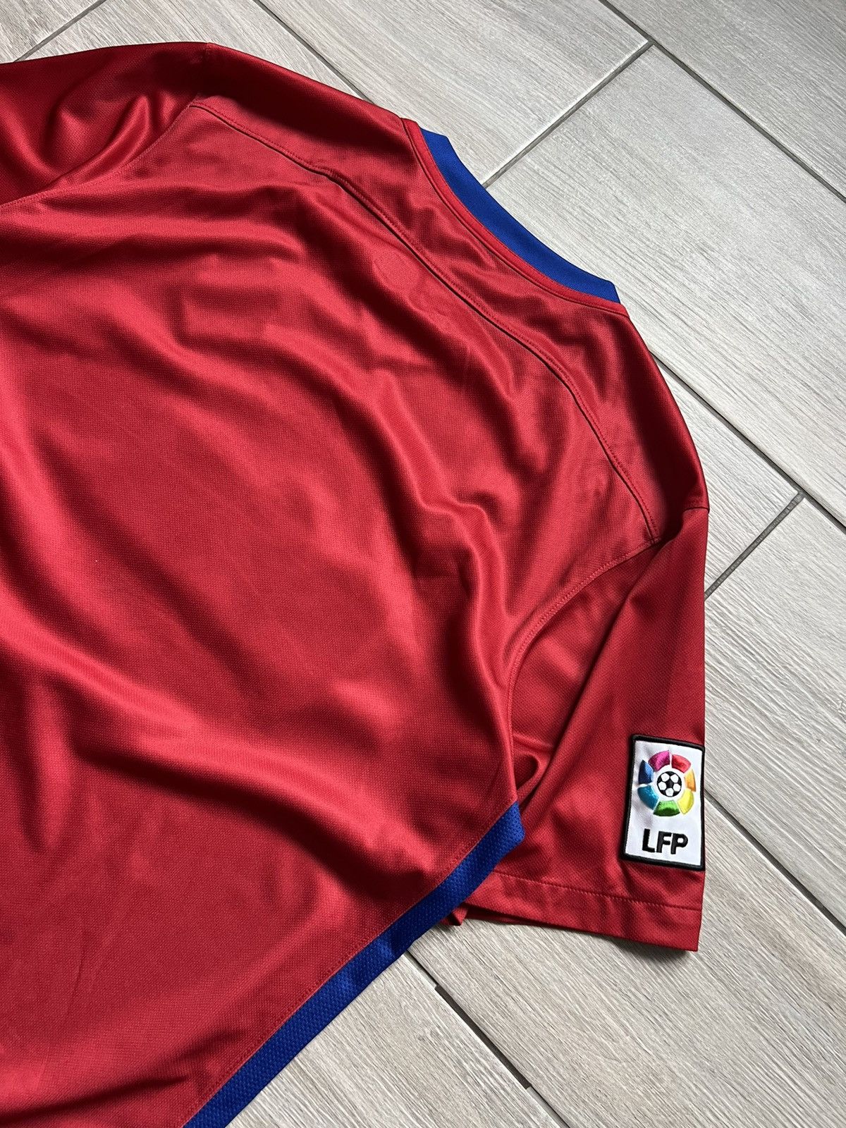 Nike Nike ATLETICO MADRID 2016 2017 HOME SOCCER SHIRT JERSEY Size US L / EU 52-54 / 3 - 13 Thumbnail