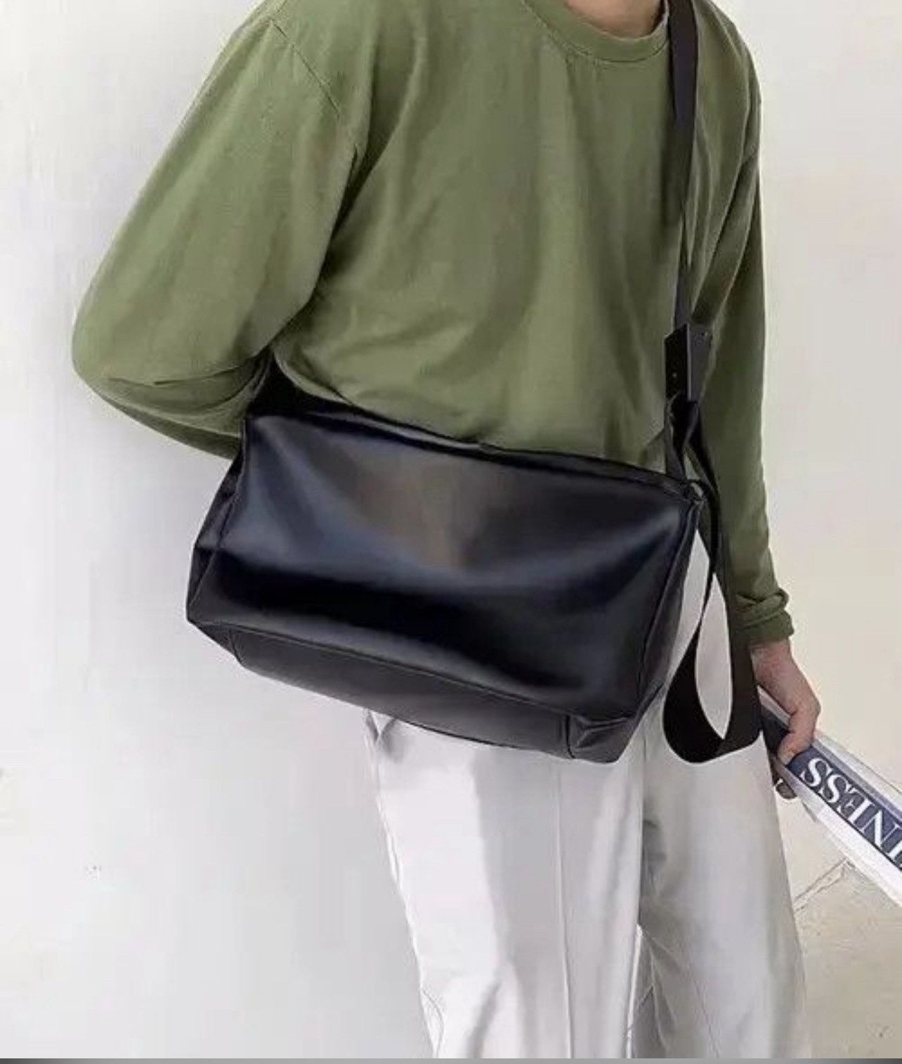 Japanese Brand leather shoulder bag messenger bag Size ONE SIZE - 1 Thumbnail