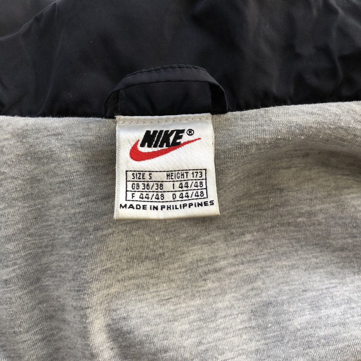Nike Nike Vintage Big Logo Nylon Coat Jacket Black Rare Size US S / EU 44-46 / 1 - 10 Thumbnail