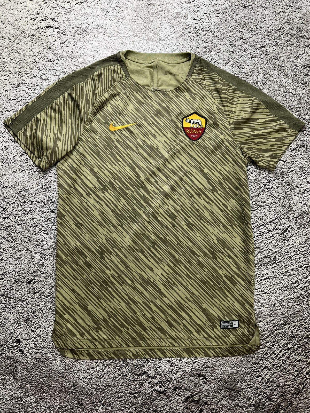 Nike Pre match nike AS Roma khaki camo design jersey Size US M / EU 48-50 / 2 - 1 Thumbnail