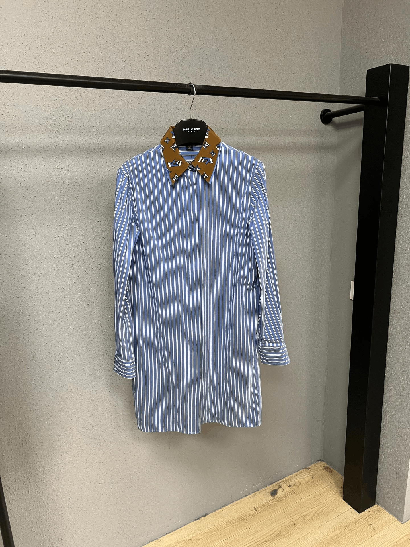 Louis Vuitton Louis Vuitton Button Up S Women Size S / US 4 / IT 40 - 1 Thumbnail