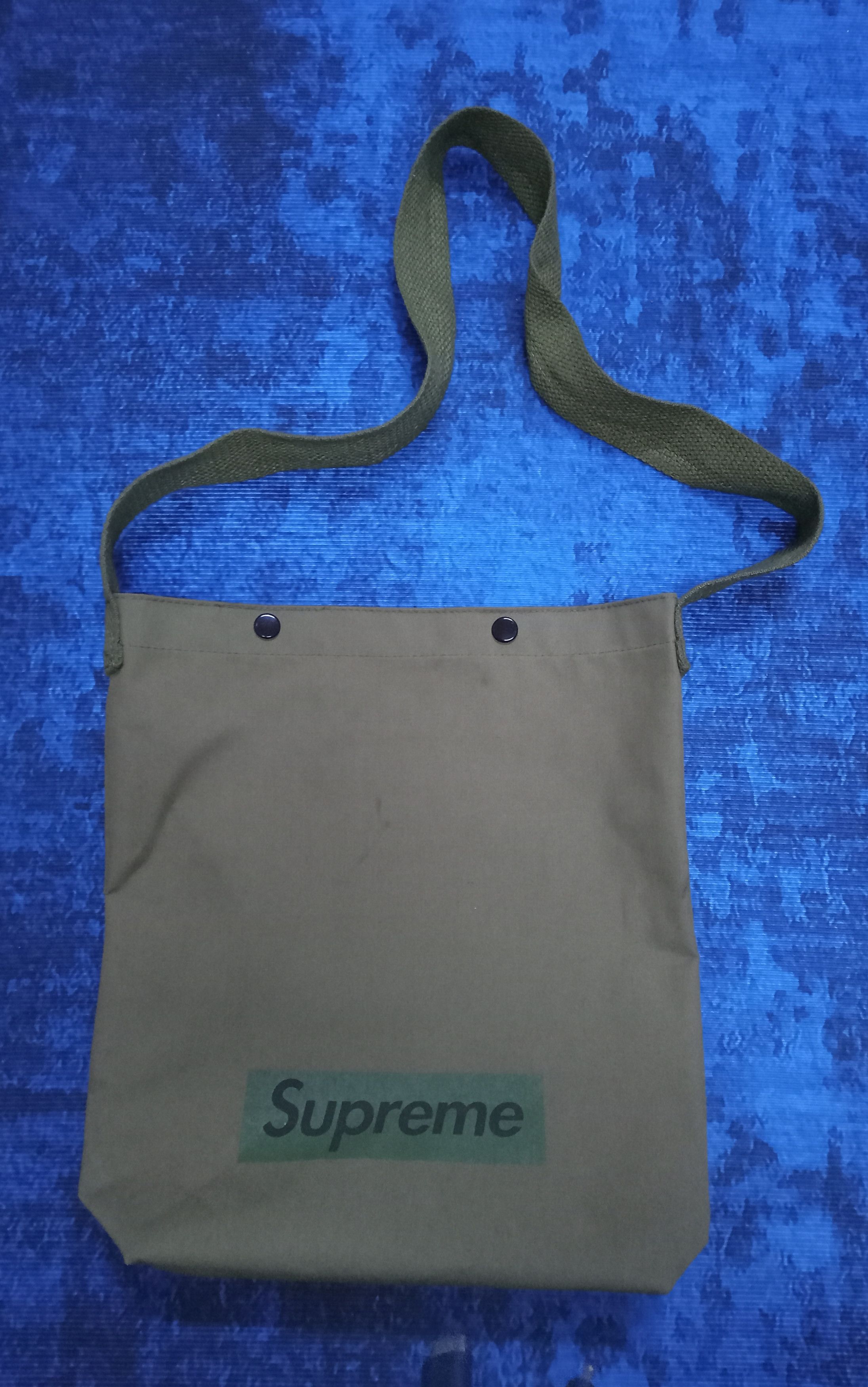 Supreme Supreme Magazine / Sling Bags Size ONE SIZE - 1 Thumbnail