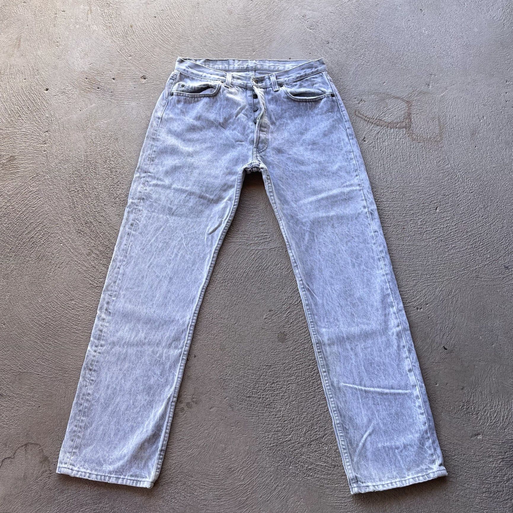 Levi's VINTAGE Levi's 501 Jeans Adult 32x32 Gray Denim Button Fly Straight Men 80s 90s Size US 32 / EU 48 - 4 Thumbnail