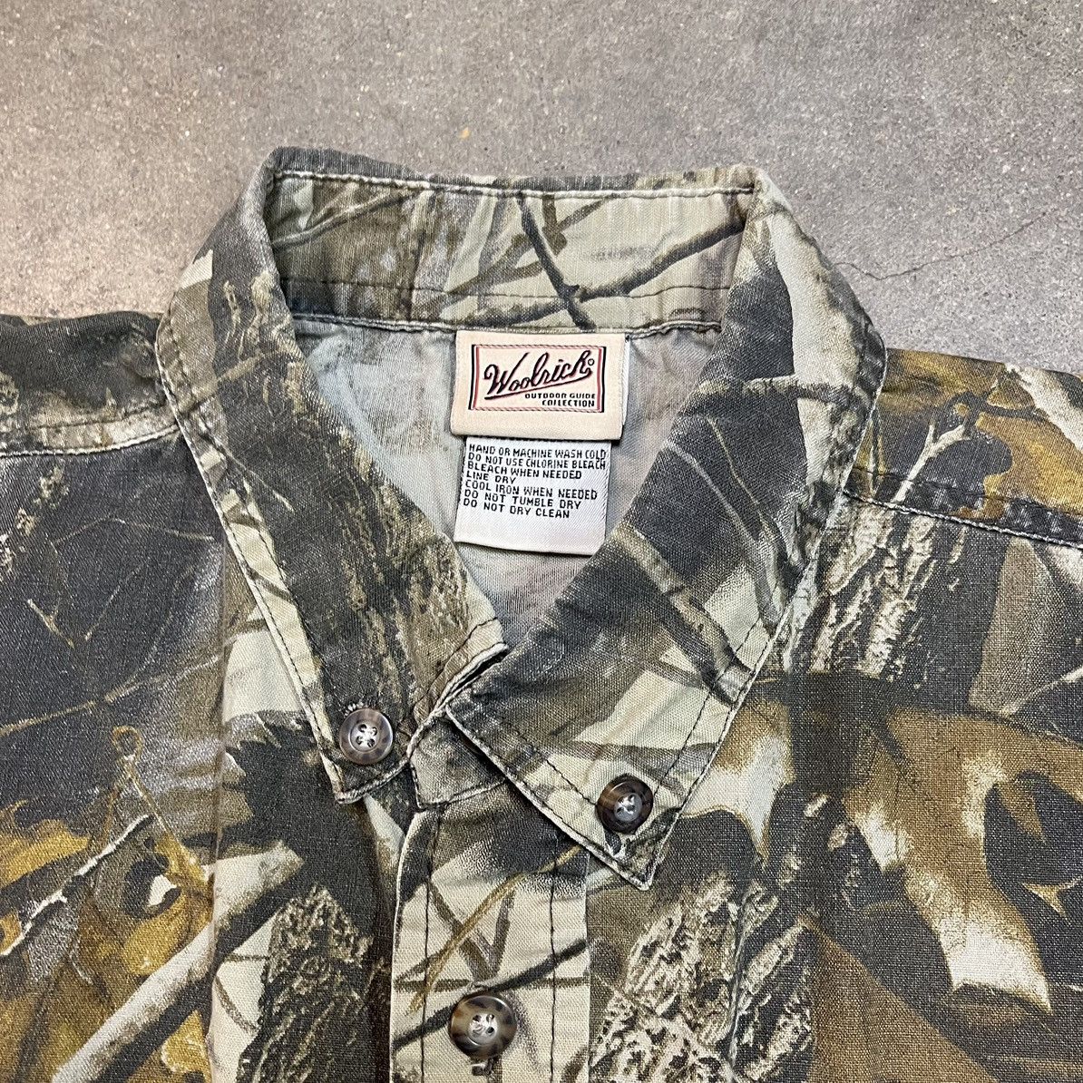 Woolrich Woolen Mills Vintage Woolrich Realtree Hardwoods Camo Button Shirt Size US L / EU 52-54 / 3 - 4 Thumbnail