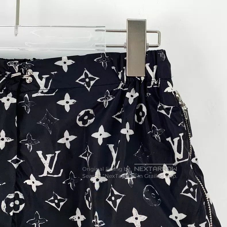 Louis Vuitton Louis Vuitton Black logo presbyopic printed casual shorts Size US 34 / EU 50 - 3 Thumbnail