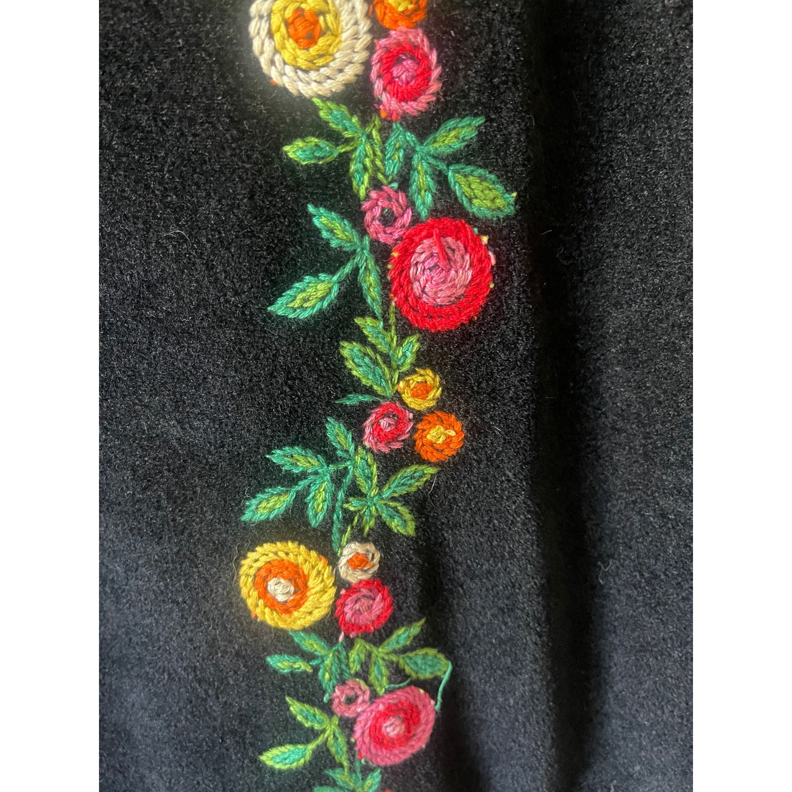 Vintage Vintage Embroidered Floral Velour Long Womens Nightgown Robe Size ONE SIZE - 2 Thumbnail