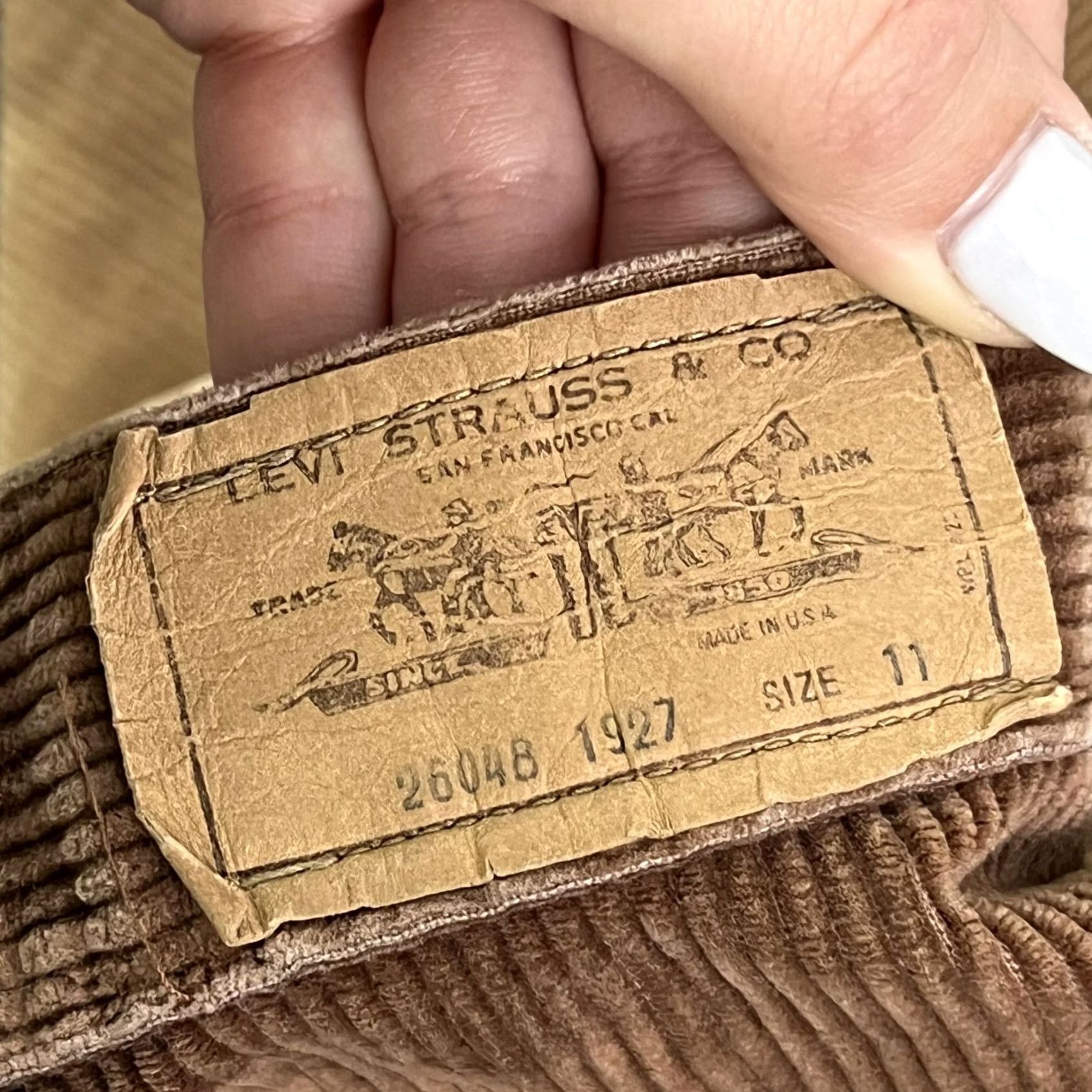 Levi's VINTAGE Levi's Pants Womens 11 Brown Corduroy Straight Leg Made USA 2604B 1927 Size 32" / US 10 / IT 46 - 4 Thumbnail