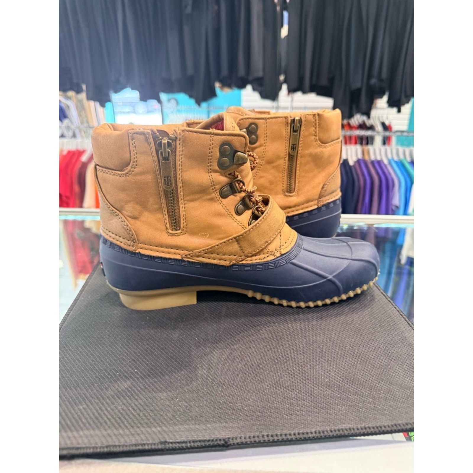 Tommy Hilfiger Tommy Hilfiger Fur Lined Duck Boots Size US 8 / EU 41 - 2 Thumbnail