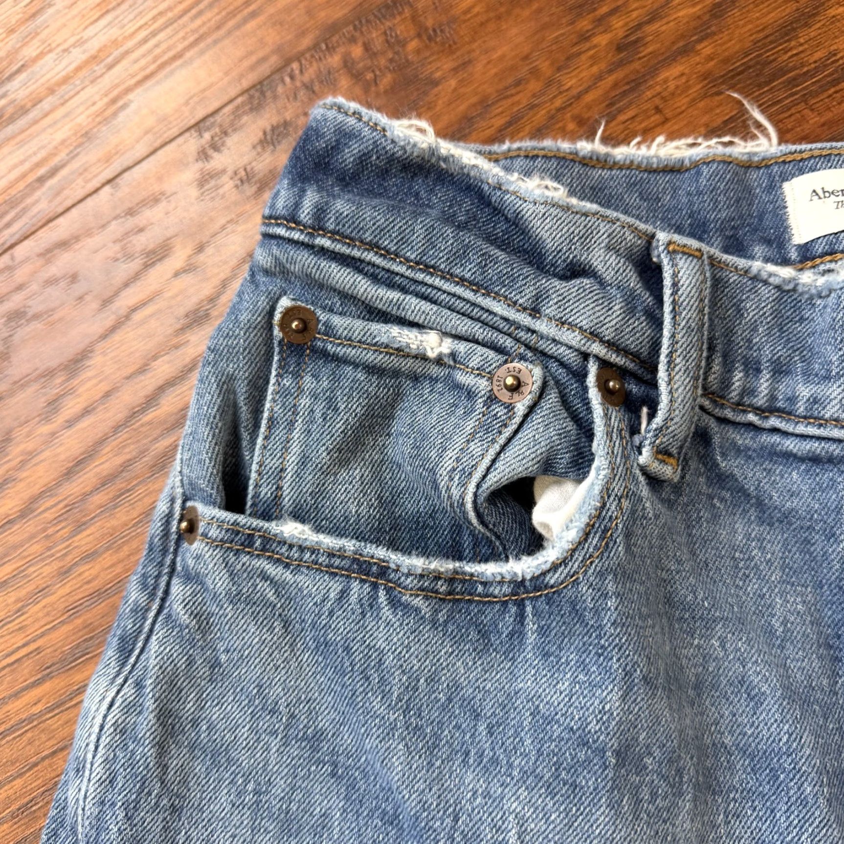 Abercrombie & Fitch Abercrombie & Fitch Jeans Women 26 Flare High Rise Medium Wash Denim Stretch 25x30 Blue Denim Jeans Women 26/2r Flared High Rise Stretch Size 42" / US 20 - 3 Thumbnail