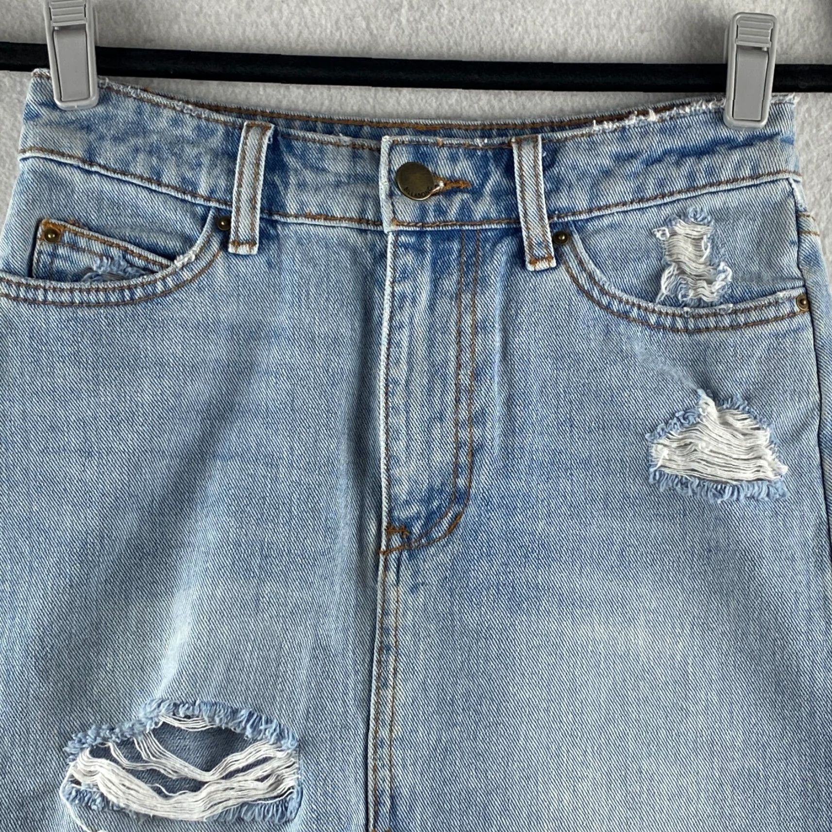 Billabong Billabong Denim Skirt Womens 24 Blue Mini Straight Ripped Distressed Light Wash Skirt Womens 24 Blue Billabong Denim Skirt Short Mini Size 42" / US 20 - 2 Thumbnail