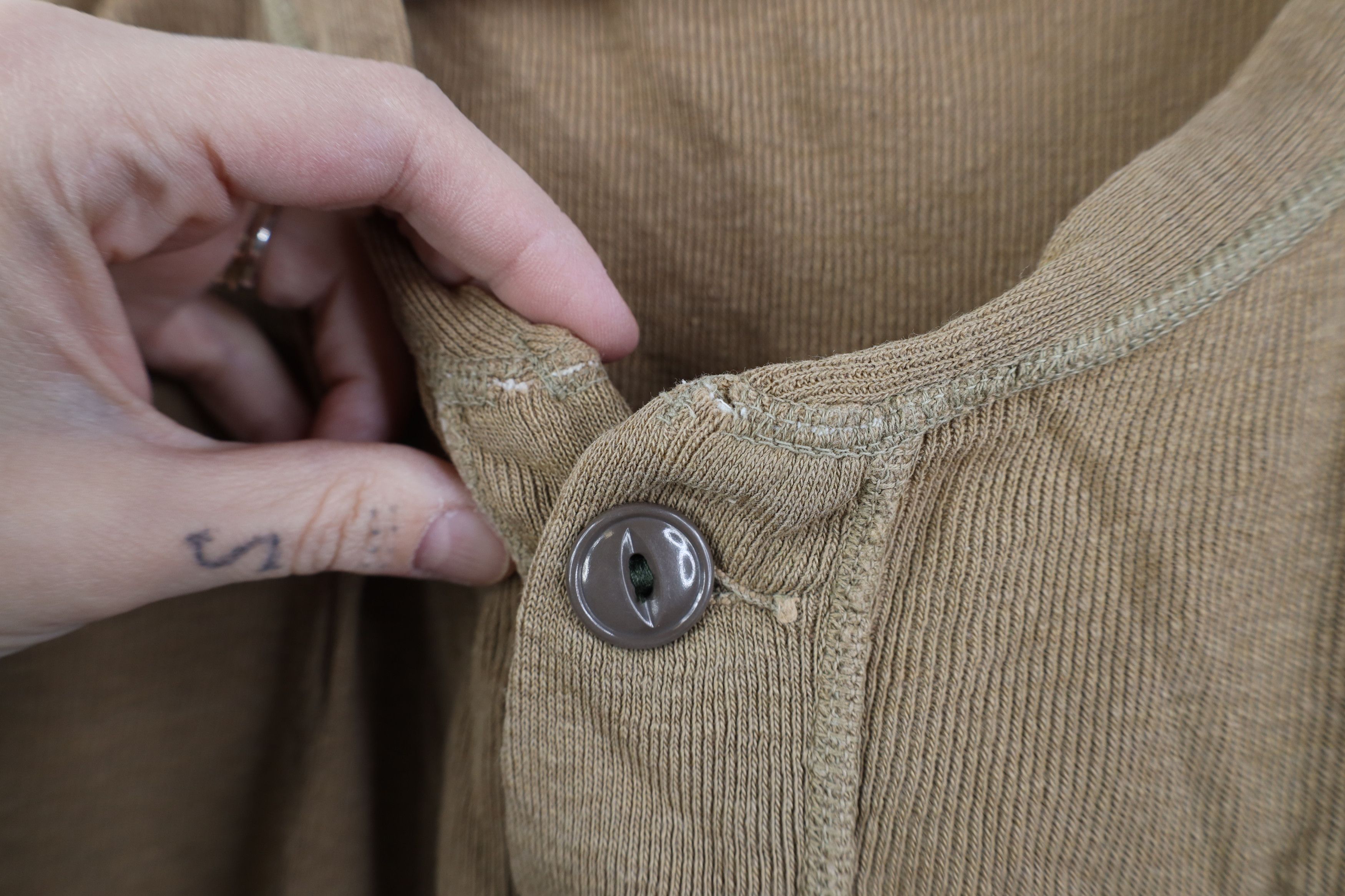 Vintage Vintage USGI Ribbed Knit Henley Undershirt T-Shirt USA Size US XL / EU 56 / 4 - 7 Thumbnail