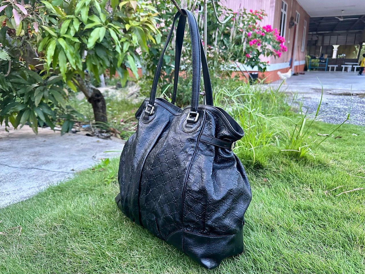 Gucci Authentic Gucci Guccisima Black Leather Full Moon Large Tote Size ONE SIZE - 4 Thumbnail