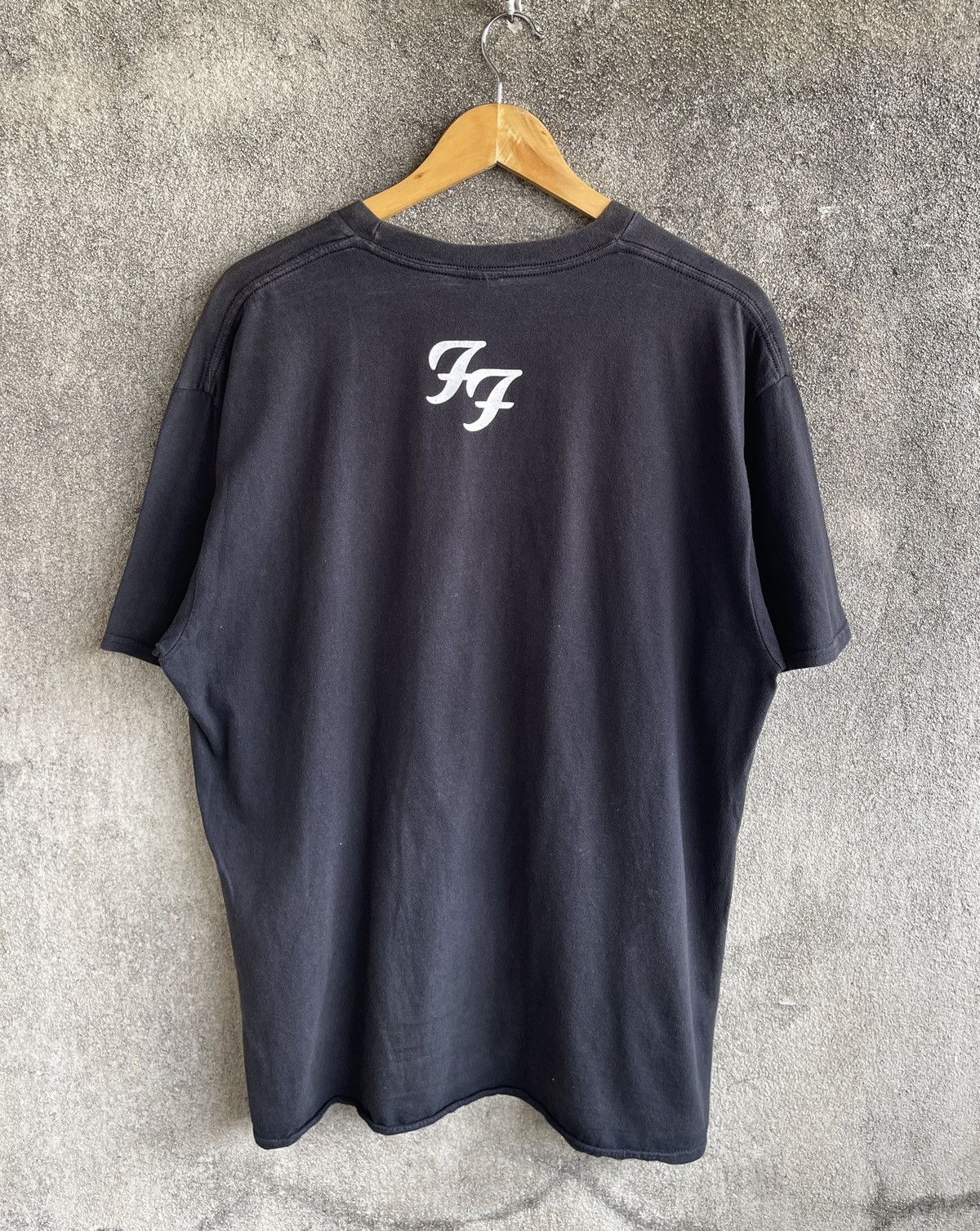 Band Tees Vintage Rock Band🔥FOO FIGHTER🔥Faded Black Tshirt Size US XL / EU 56 / 4 - 2 Thumbnail