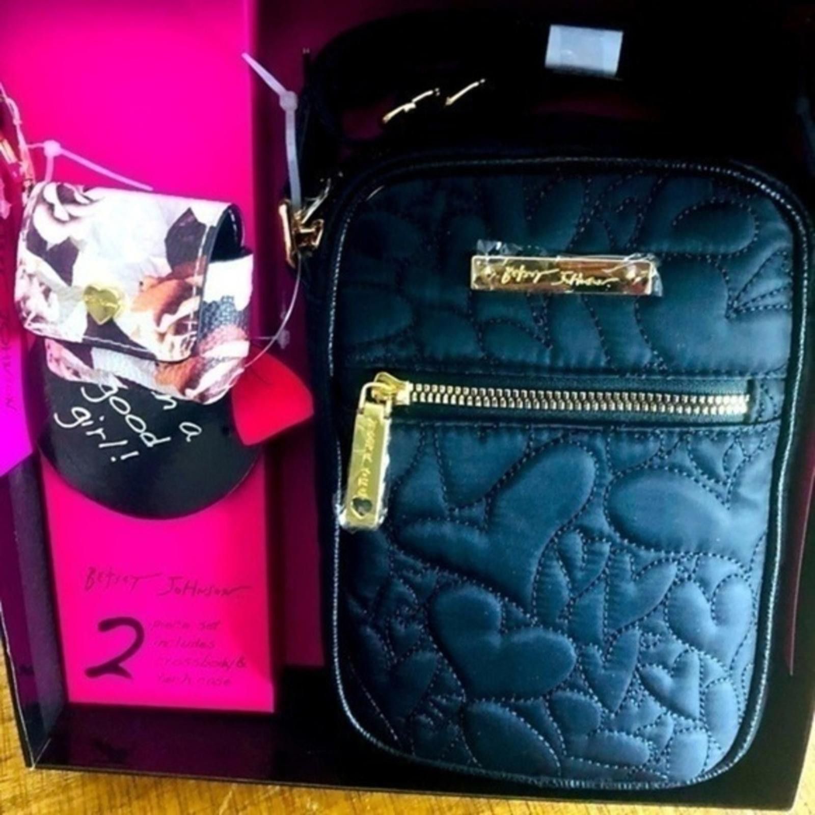 Designer Betsey Johnson Crossbody Bag With Air Pod Case NWT Size ONE SIZE - 1 Thumbnail