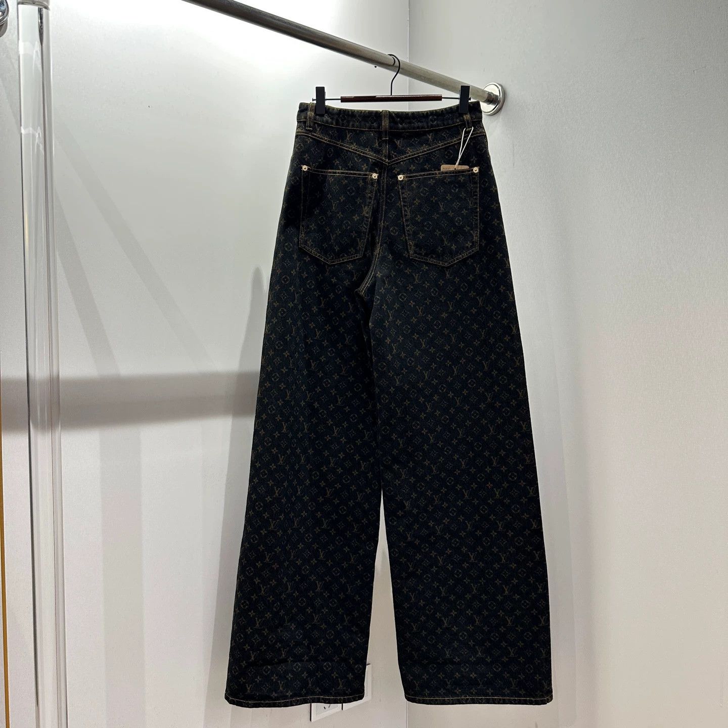 Louis Vuitton LV mar65 all over Monogram wide leg jeans 36 new Size 26" / US 2 / IT 38 - 2 Thumbnail