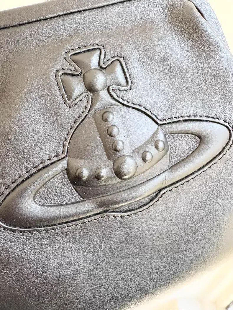 Vivienne Westwood Vivienne Westwood size OS Embossed large Saturn clasp singl Size ONE SIZE - 5 Thumbnail