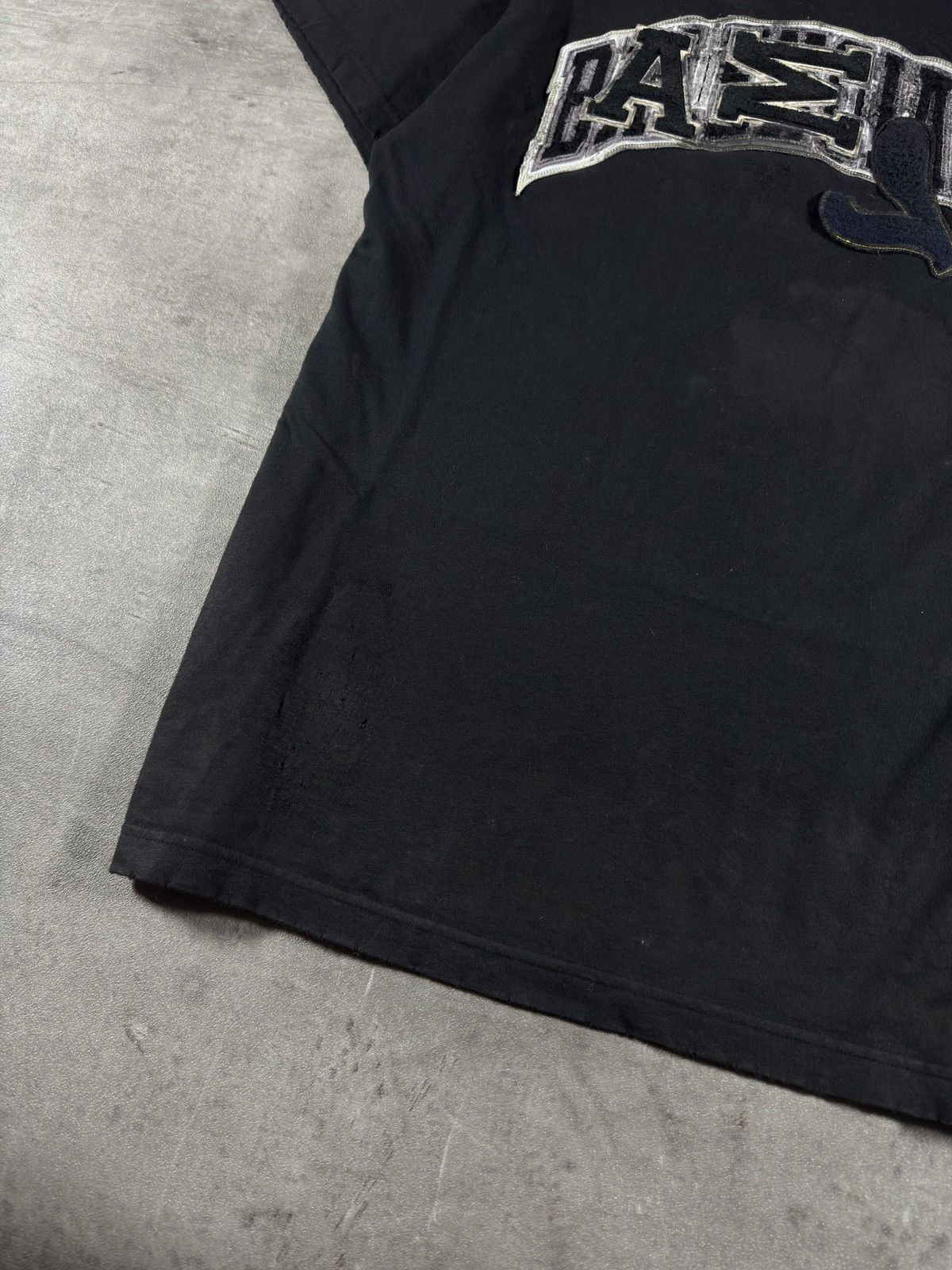 Balenciaga Balenciaga Destroyed Paris Logo Patch T-Shirt – Black Size US M / EU 48-50 / 2 - 4 Thumbnail