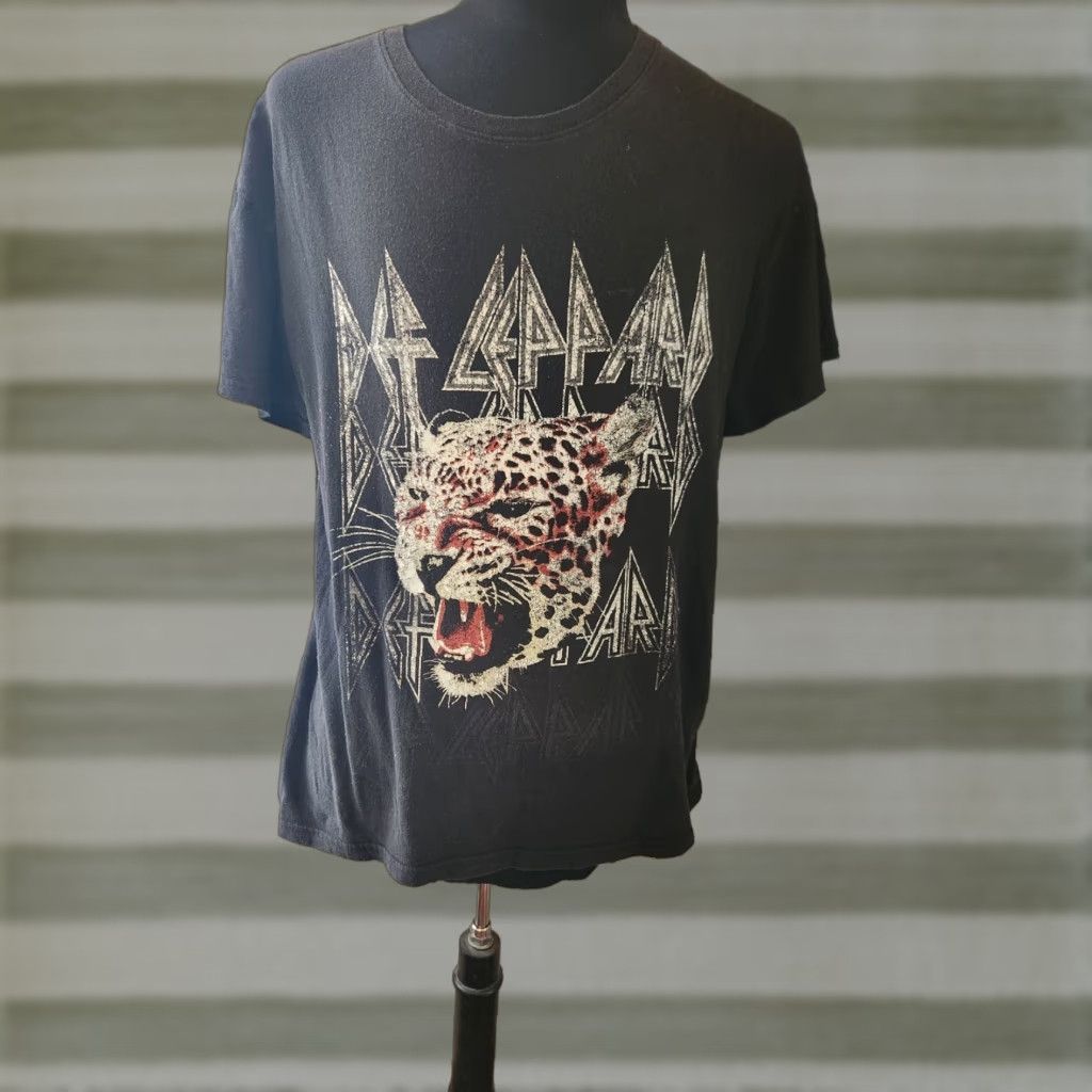 Vintage Def Leppard Shirt Unisex XL Black Tiger Leopard Logo Graphic Print Round Neck Short Sleeve T-Shirt Music Rock 2020 Size XL / US 12-14 / IT 48-50 - 1 Thumbnail