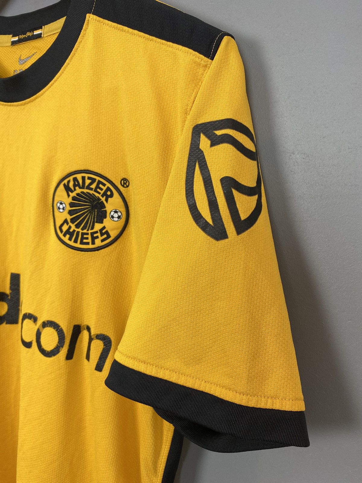 Nike Nike Kaizer Chiefs Football 2010 Home Soccer Jersey Shirt Size US M / EU 48-50 / 2 - 9 Thumbnail