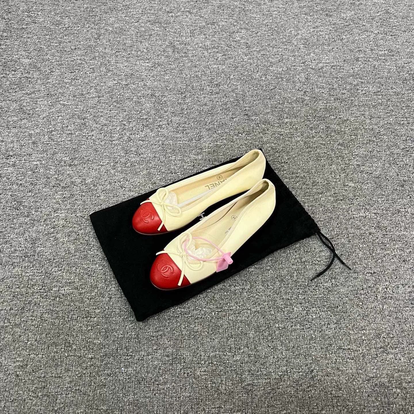 Chanel Chanel Spliced Bow Ballet Flats Size US 4 / IT 34 - 1 Thumbnail