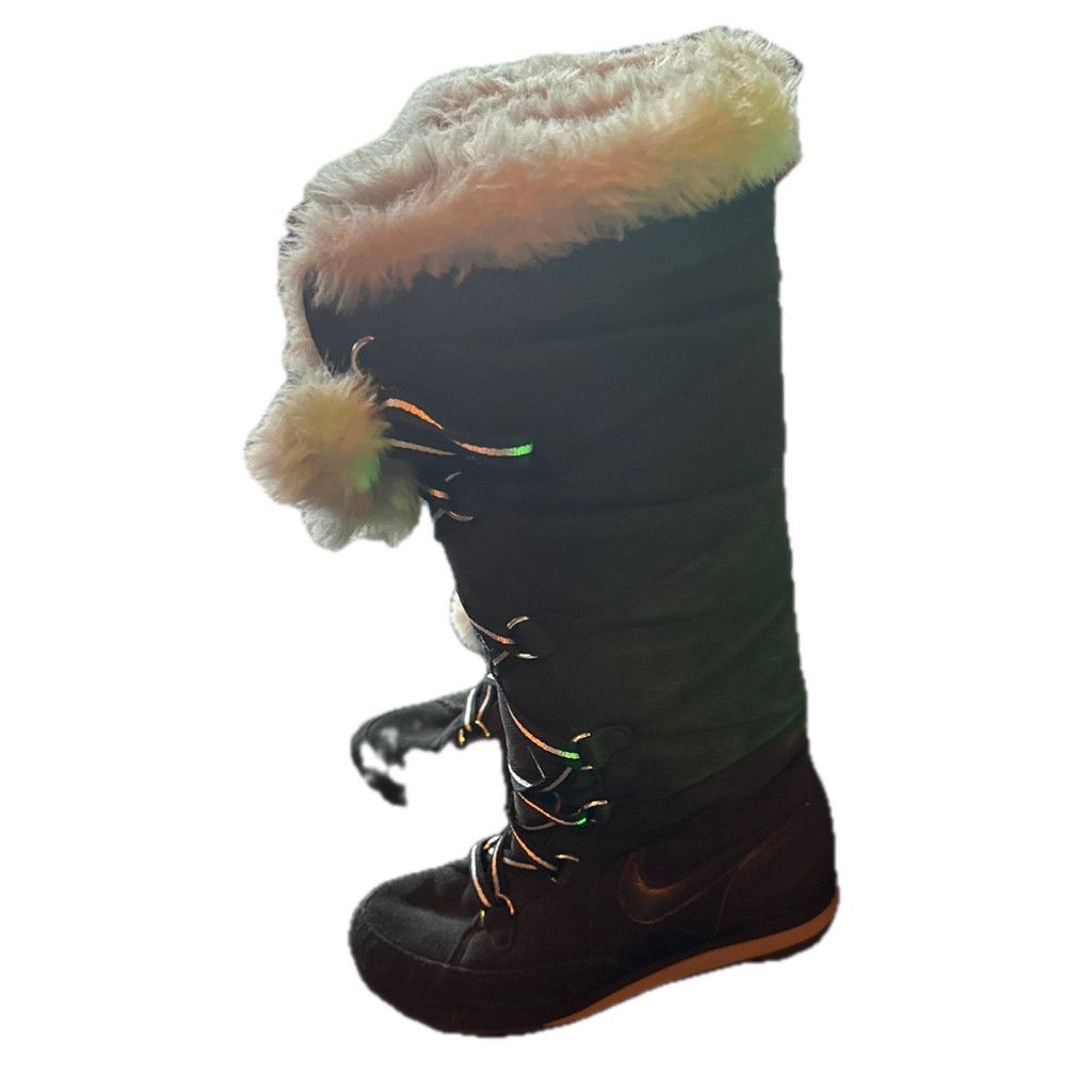Nike Nike winter boots with the fur size 6 black and grey Size US 6 / IT 36 - 6 Thumbnail