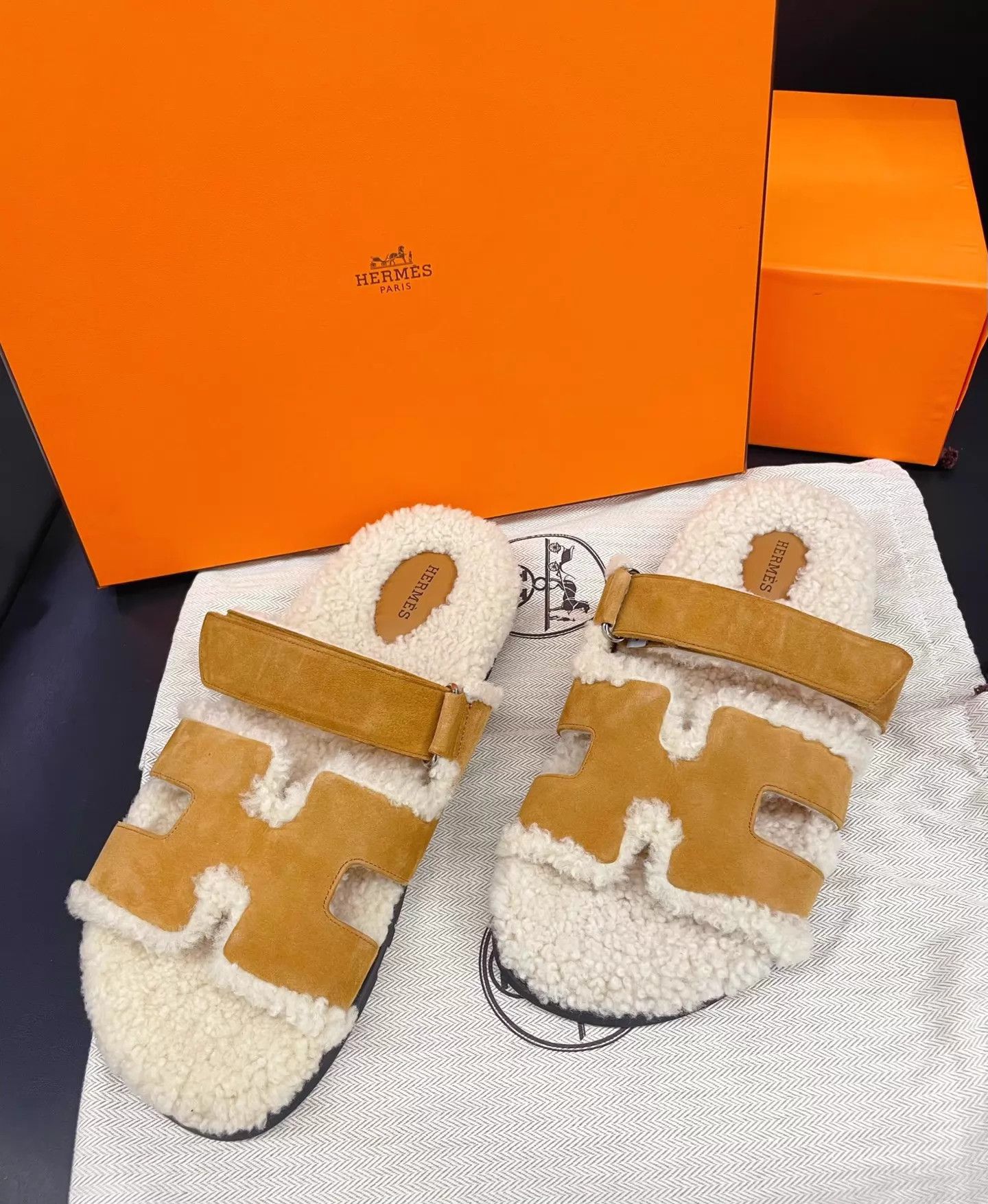 Hermes Hermes Classic Fur Slippers Ultra Soft Sole 42 SS Size US 11 / IT 41 - 2 Thumbnail