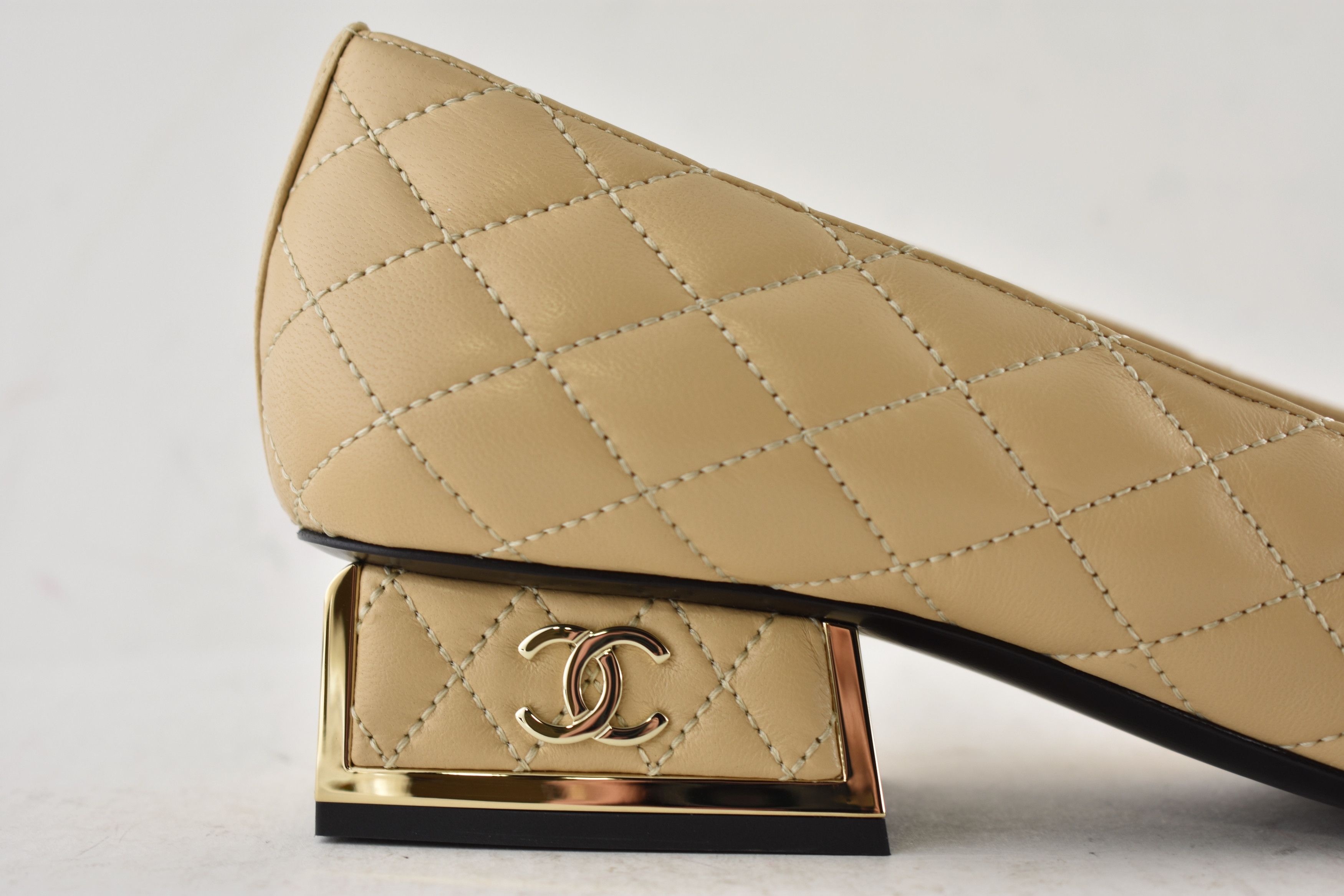 Chanel Chanel 24B Beige Lambskin Quilted Gold Block Heel Pumps 38.5 Size US 8.5 / IT 38.5 - 5 Thumbnail